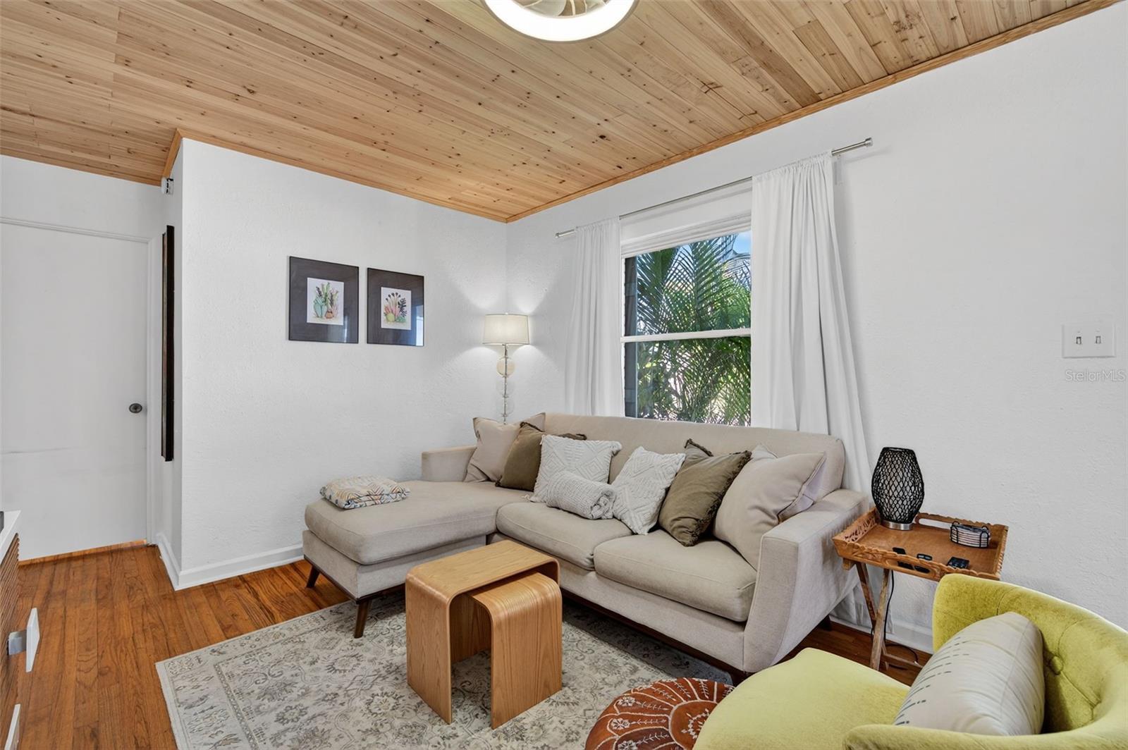 Image 5 of 53 For 2444 34th Avenue N