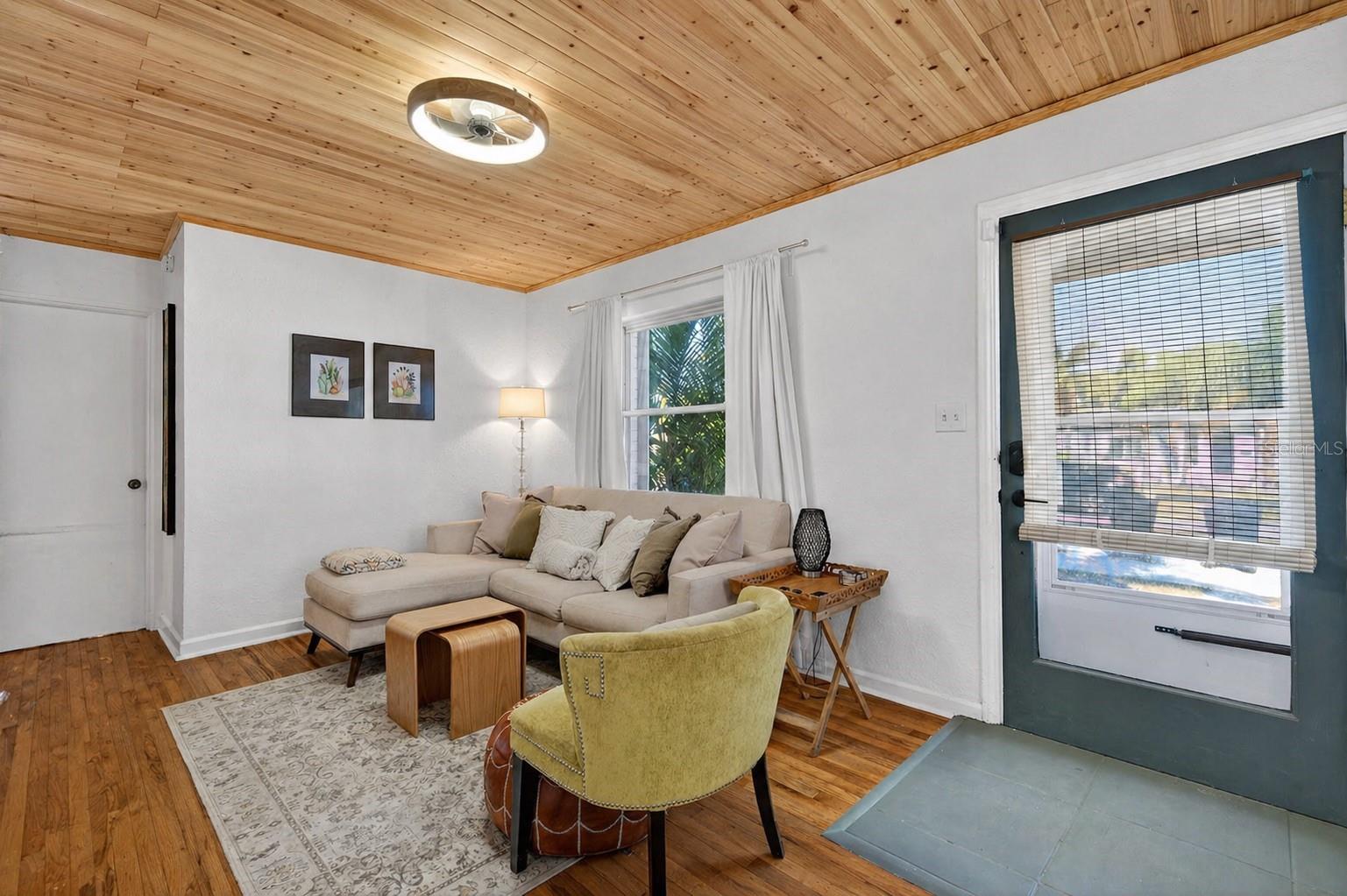 Image 6 of 53 For 2444 34th Avenue N