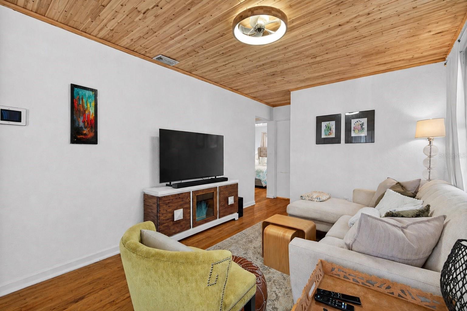 Image 7 of 53 For 2444 34th Avenue N