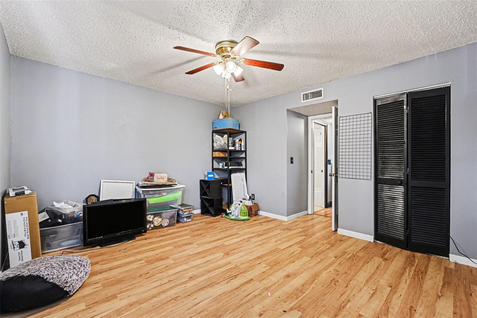 Image 16 of 33 For 6308 Newtown Circle C4
