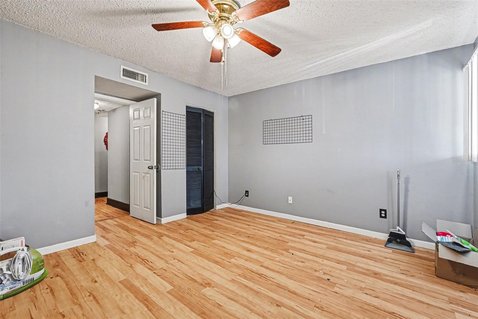 Image 17 of 33 For 6308 Newtown Circle C4