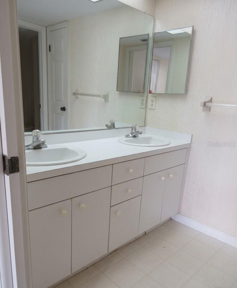 Image 8 of 14 For 2401 Gull Court L202