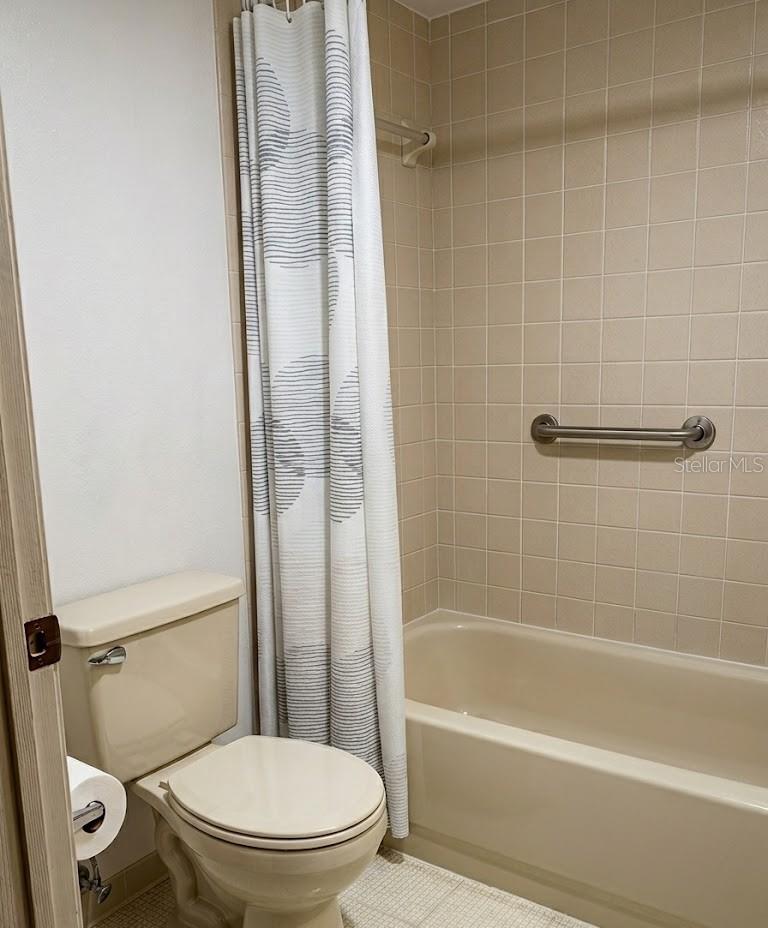 Image 9 of 14 For 2401 Gull Court L202