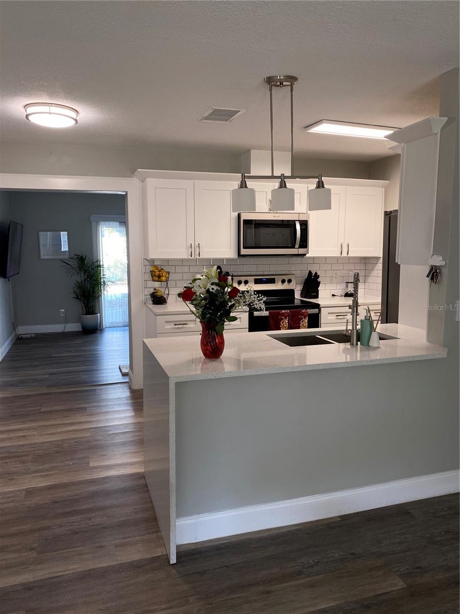 Image 2 of 22 For 7014 Glenview Drive