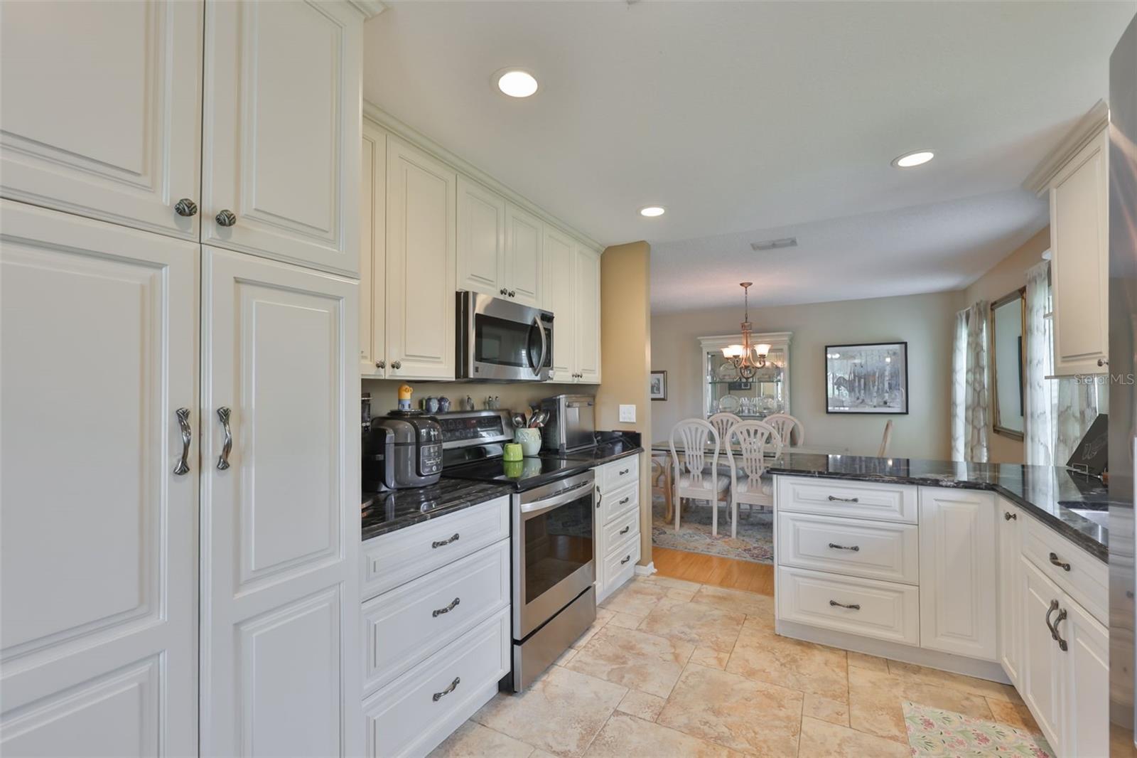 Image 14 of 96 For 2611 Locksley Street 250
