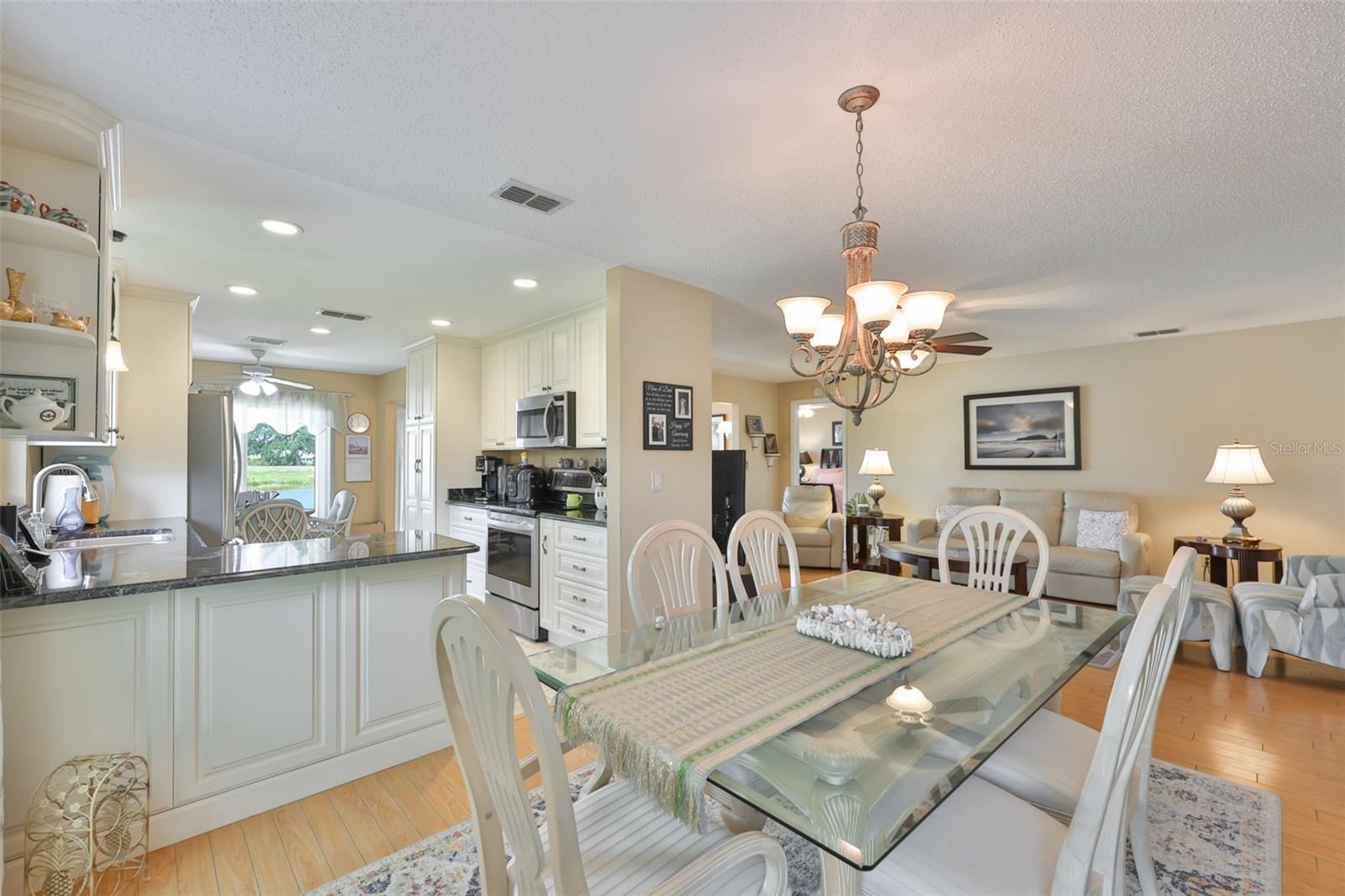 Image 18 of 96 For 2611 Locksley Street 250