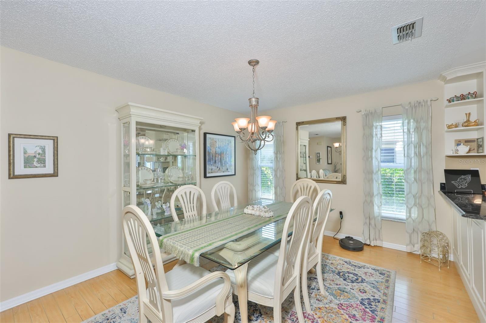 Image 20 of 96 For 2611 Locksley Street 250