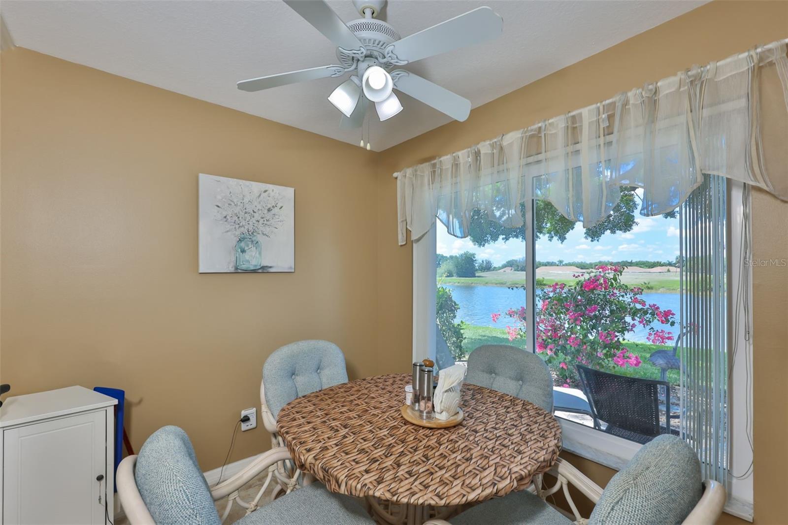 Image 21 of 96 For 2611 Locksley Street 250
