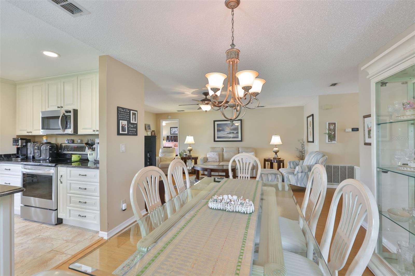 Image 22 of 96 For 2611 Locksley Street 250