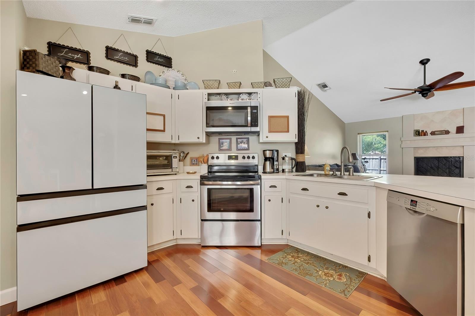 Image 10 of 39 For 9304 Rockrose Drive