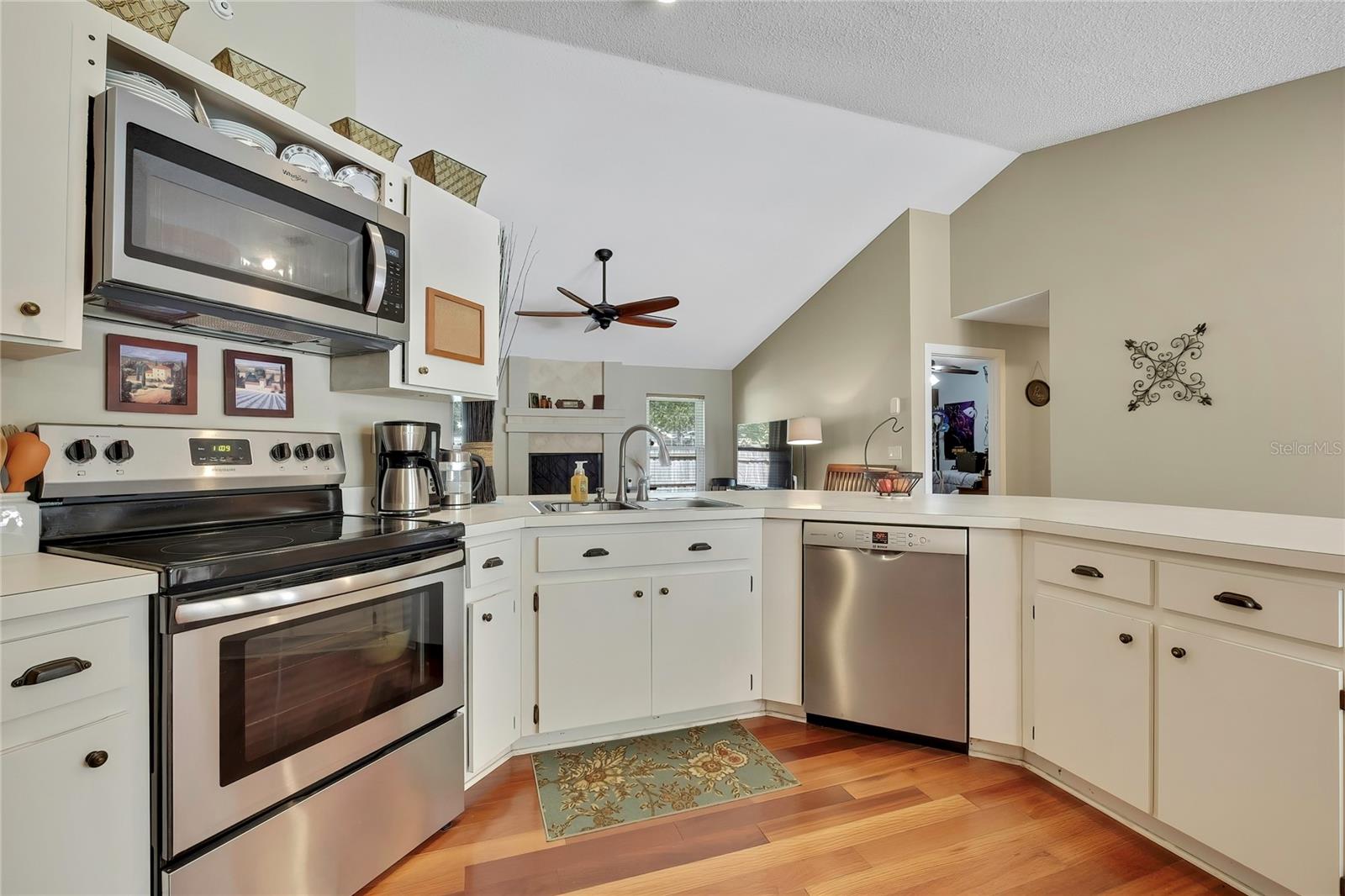 Image 14 of 39 For 9304 Rockrose Drive