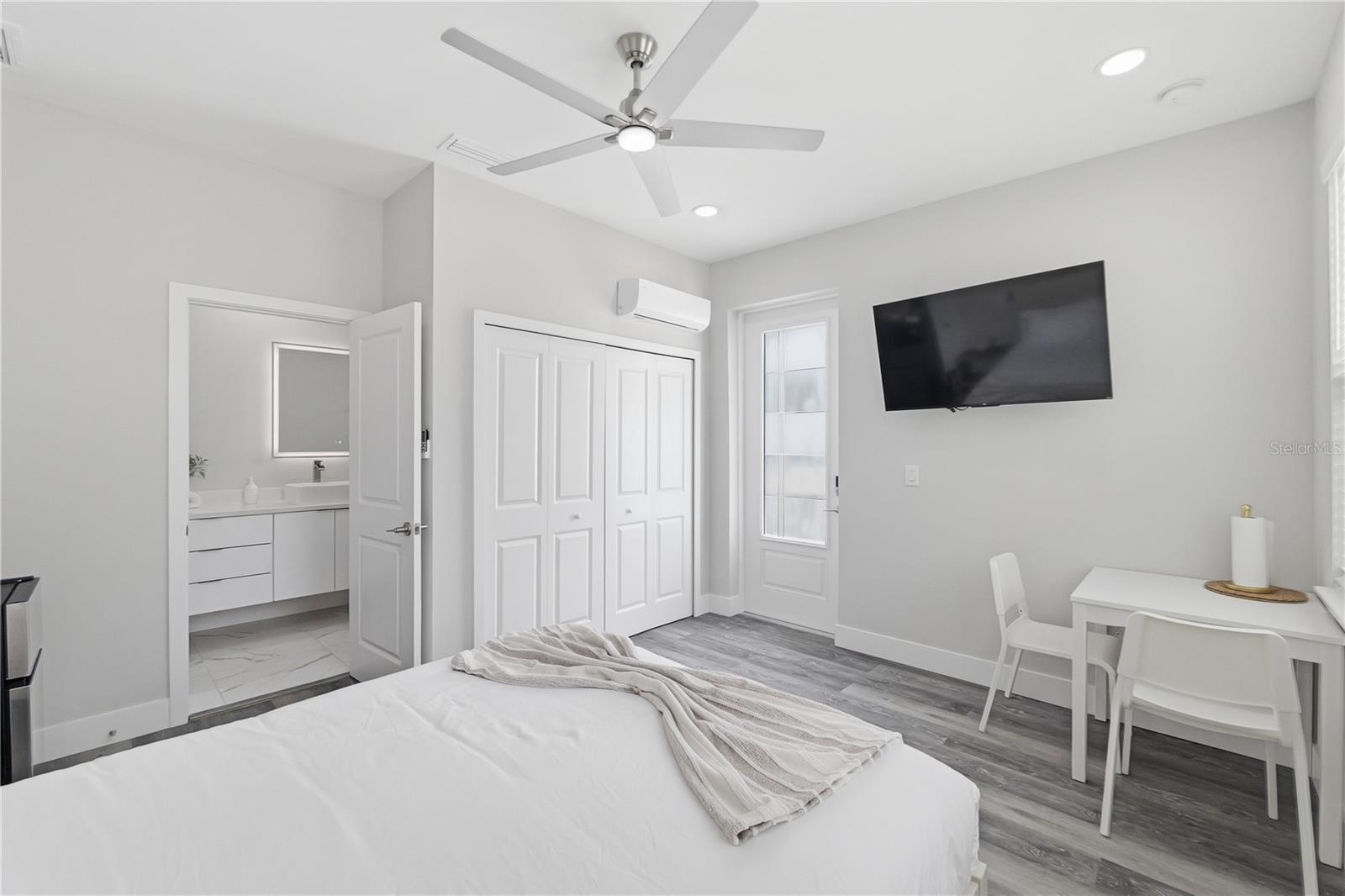 Listing photo id 11 for 7505 Rome Avenue