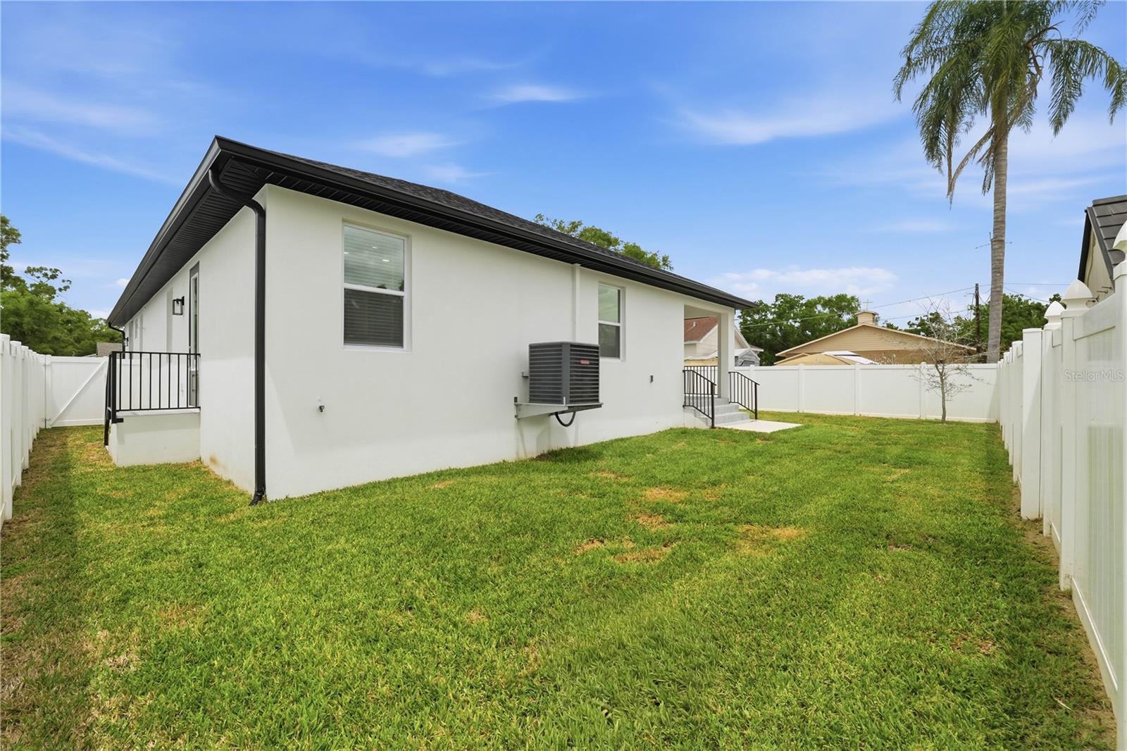 Listing photo id 13 for 7505 Rome Avenue