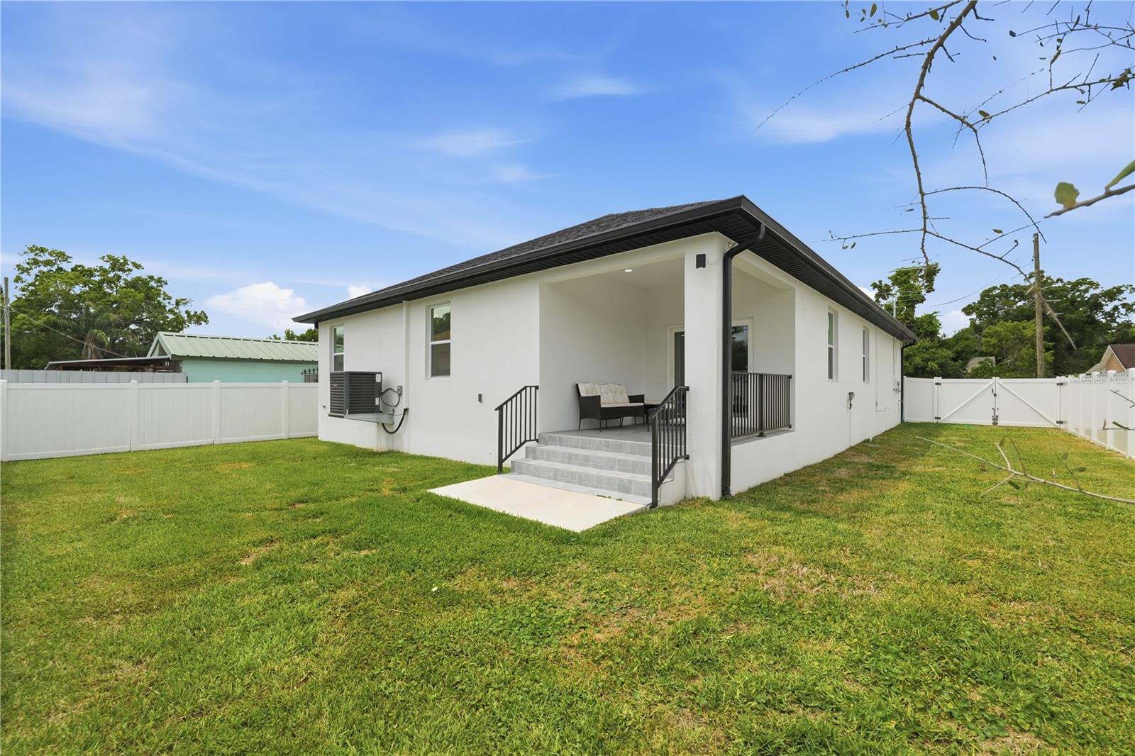 Listing photo id 14 for 7505 Rome Avenue