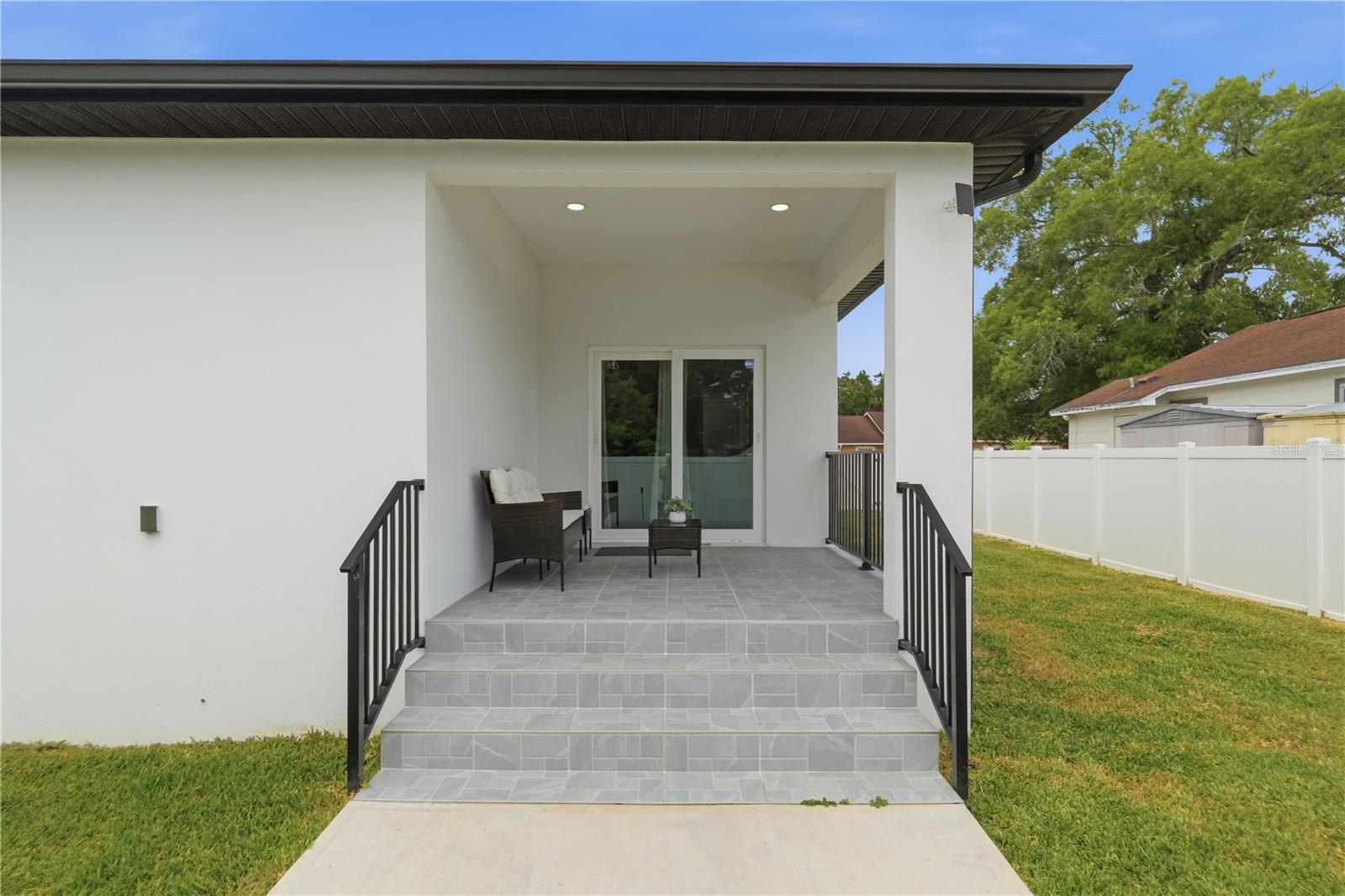 Listing photo id 15 for 7505 Rome Avenue