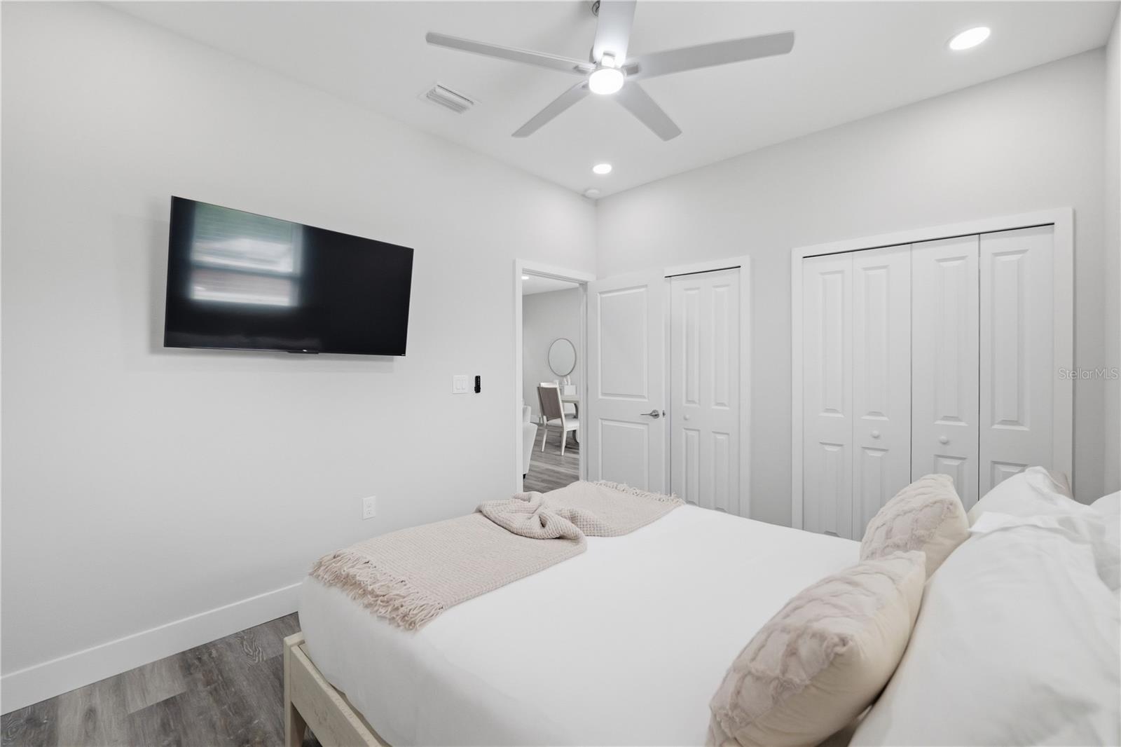 Listing photo id 17 for 7505 Rome Avenue