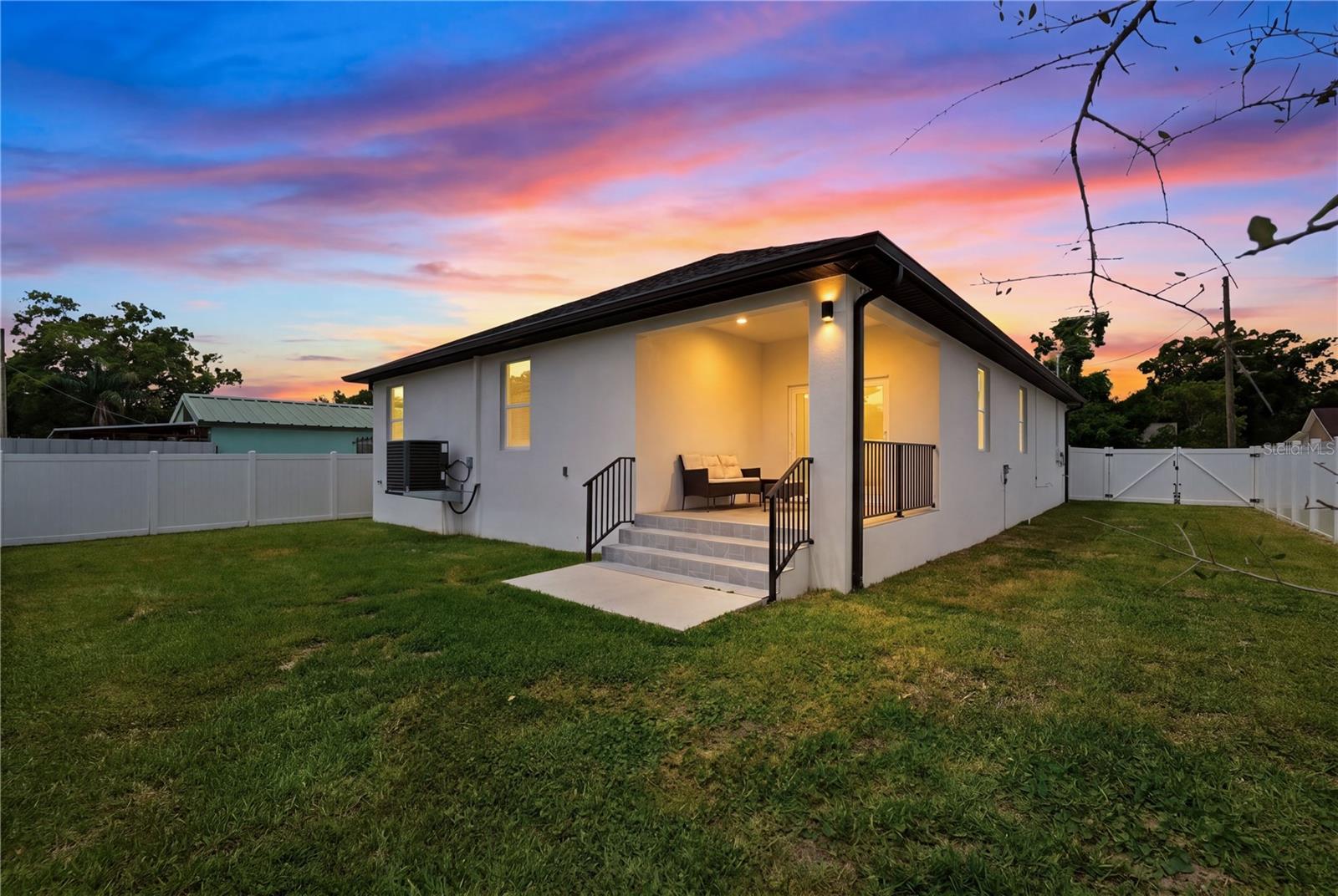 Listing photo id 0 for 7505 Rome Avenue