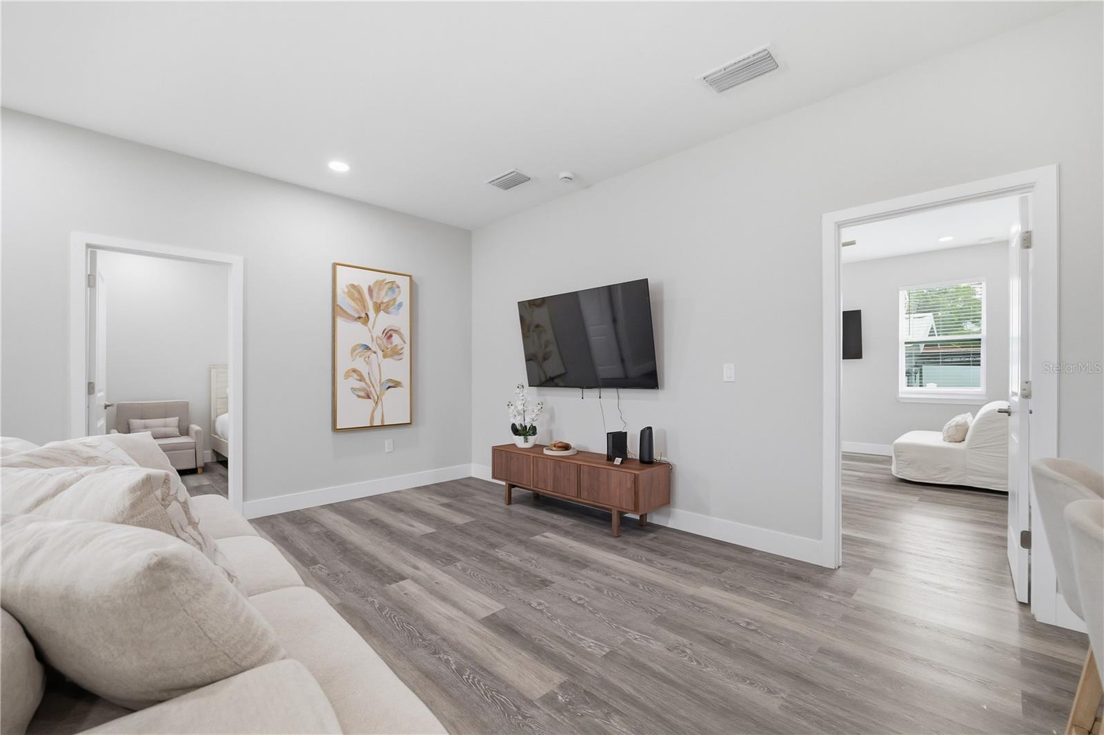 Listing photo id 19 for 7505 Rome Avenue