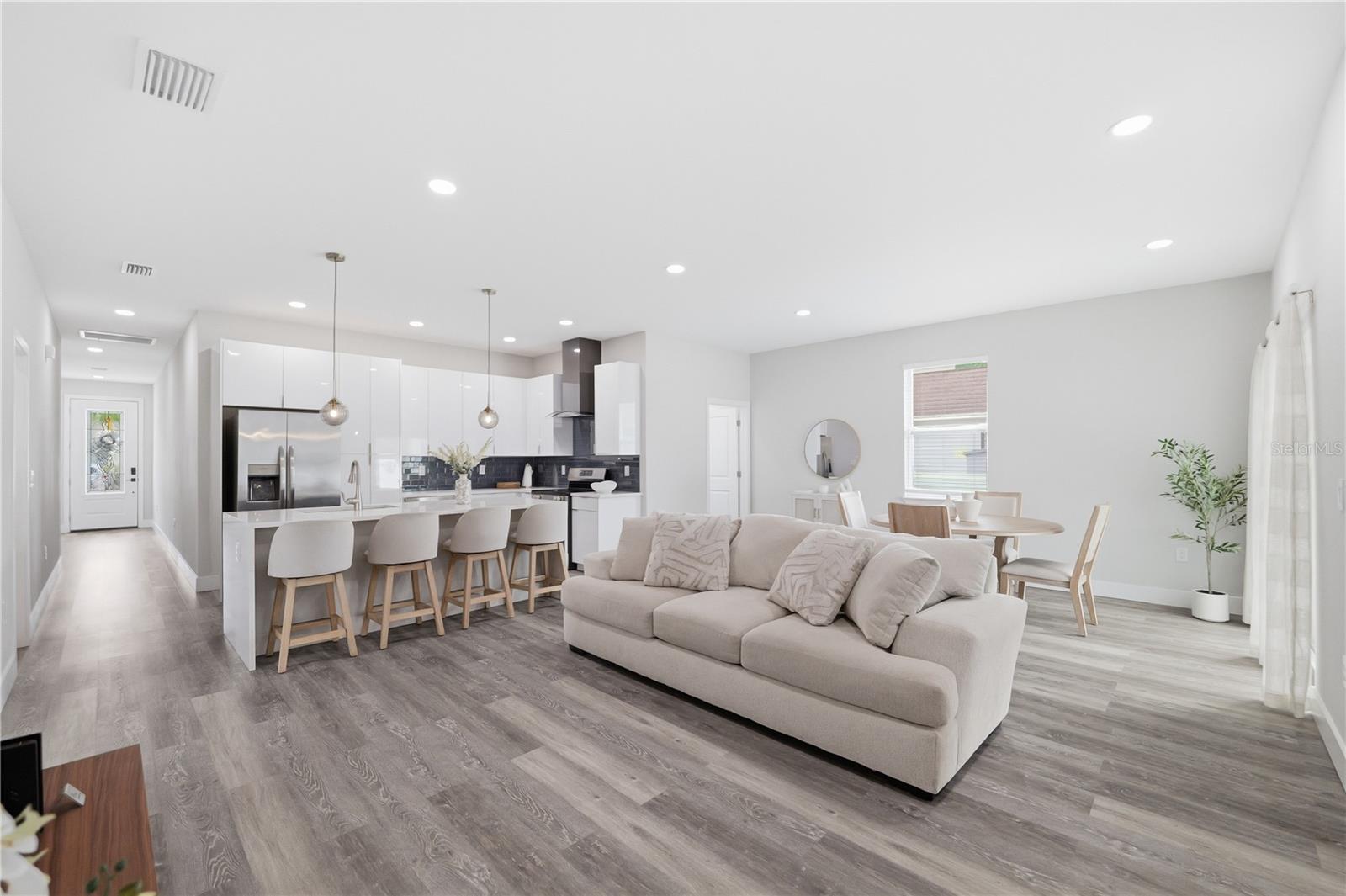 Listing photo id 24 for 7505 Rome Avenue