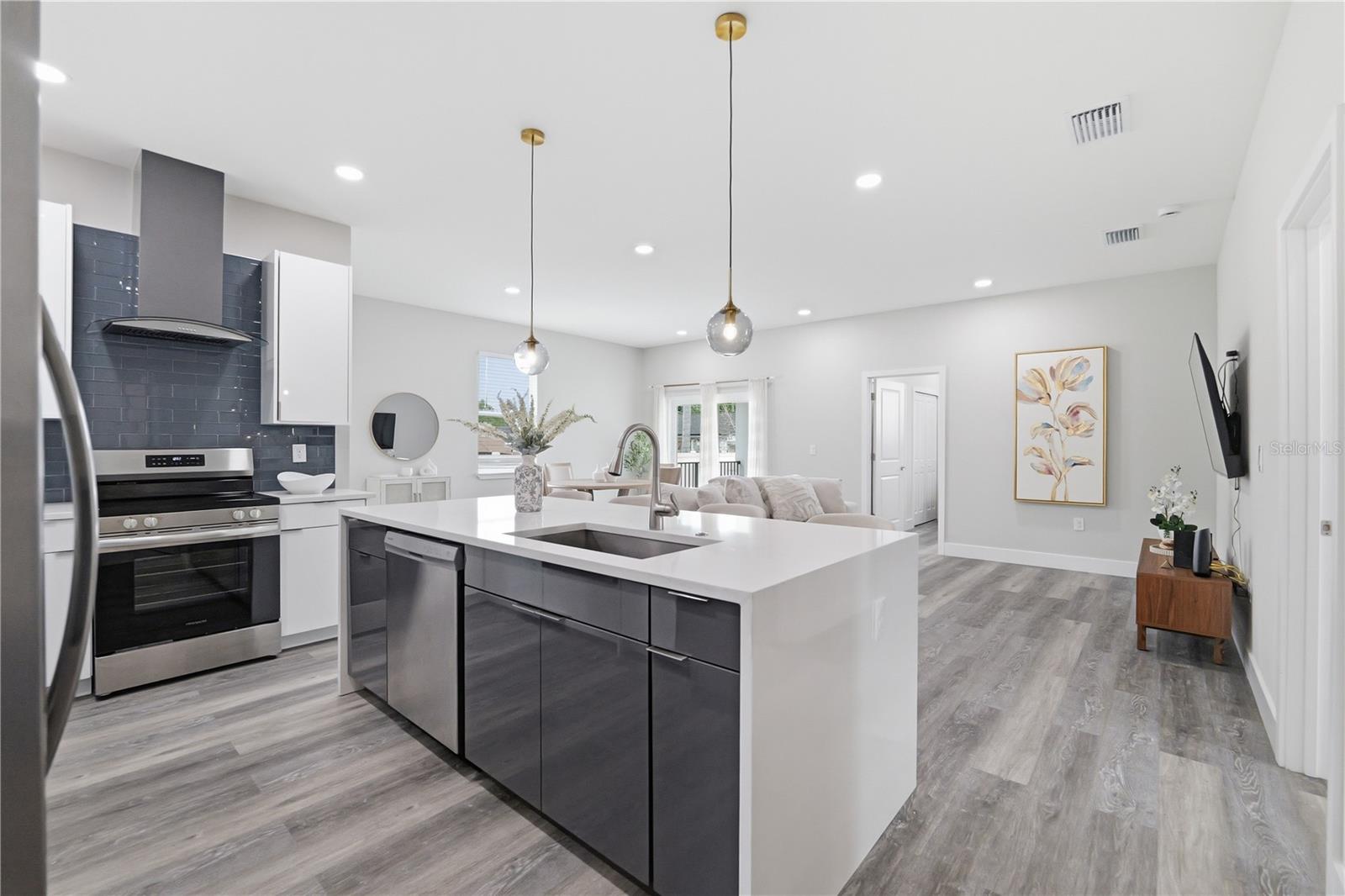 Listing photo id 27 for 7505 Rome Avenue