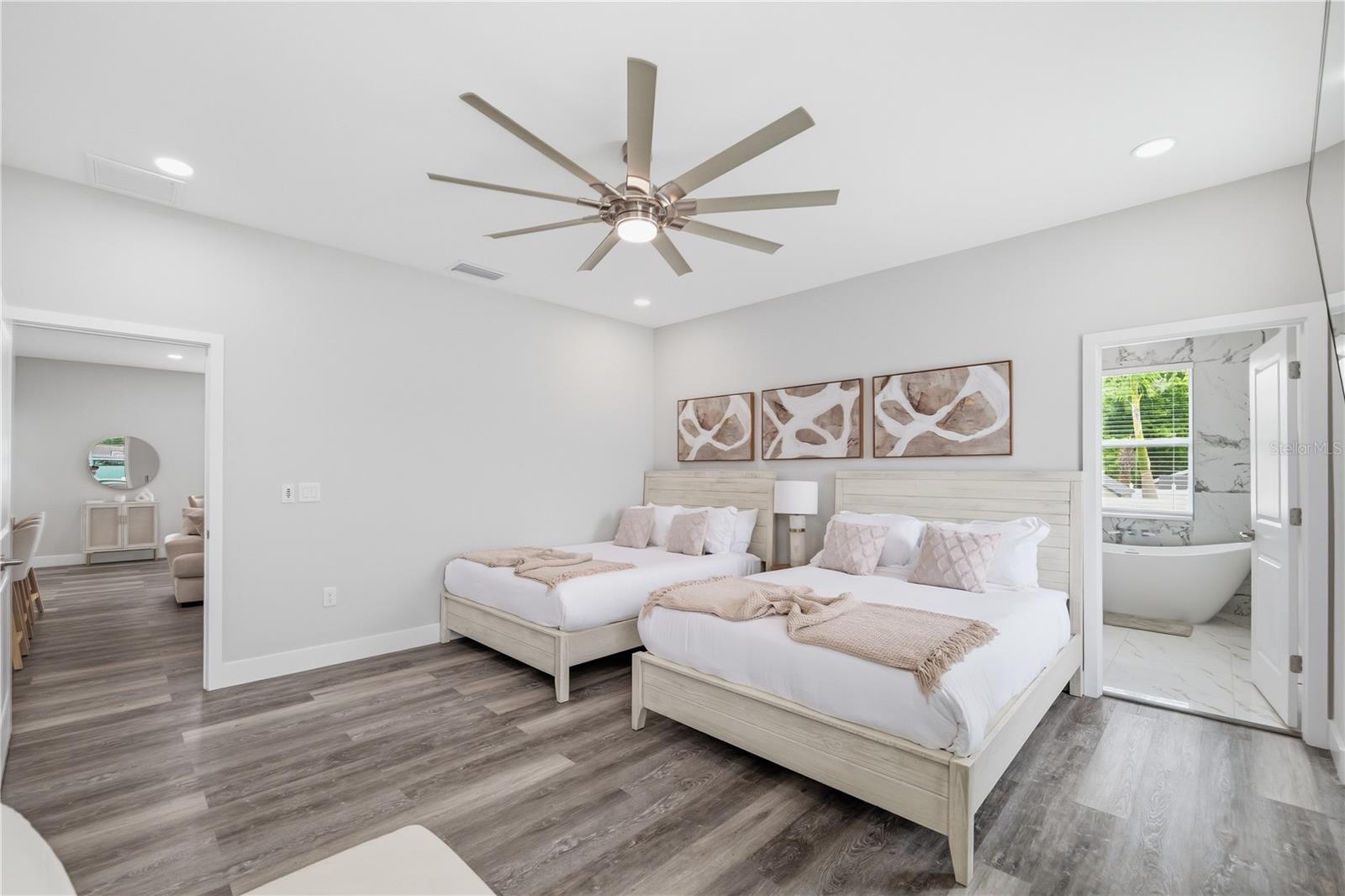 Listing photo id 33 for 7505 Rome Avenue