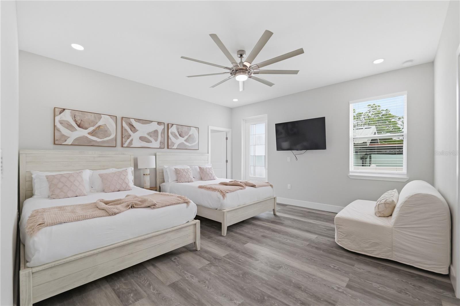 Listing photo id 34 for 7505 Rome Avenue