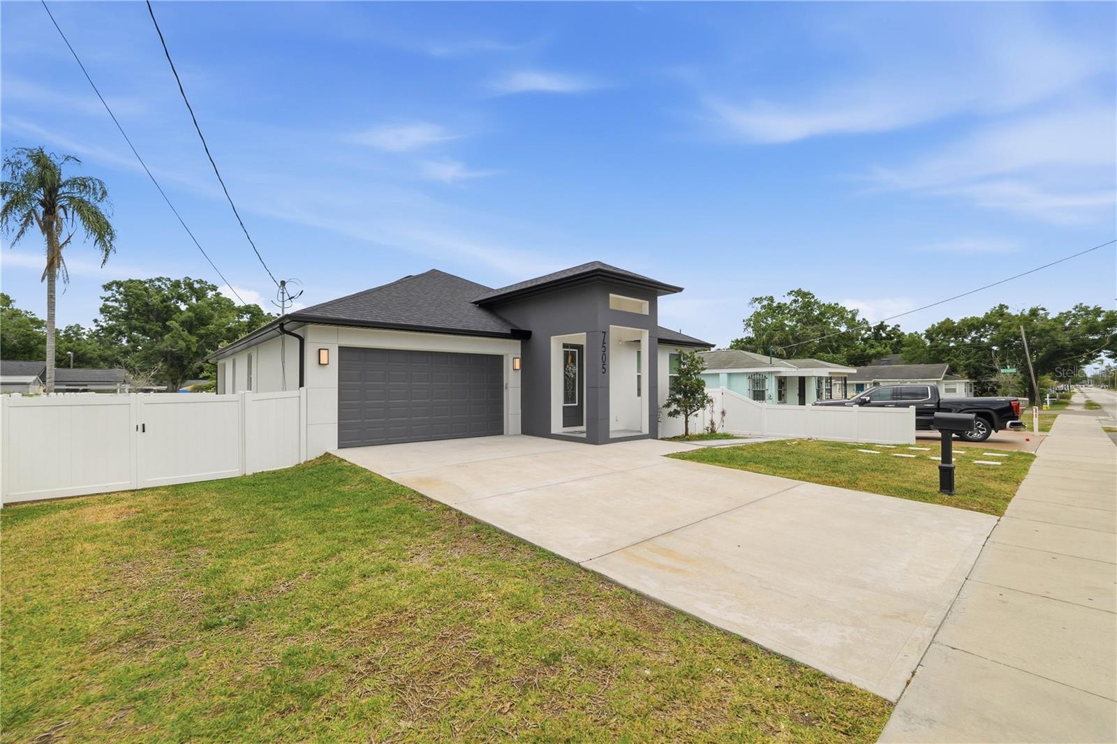 Listing photo id 2 for 7505 Rome Avenue