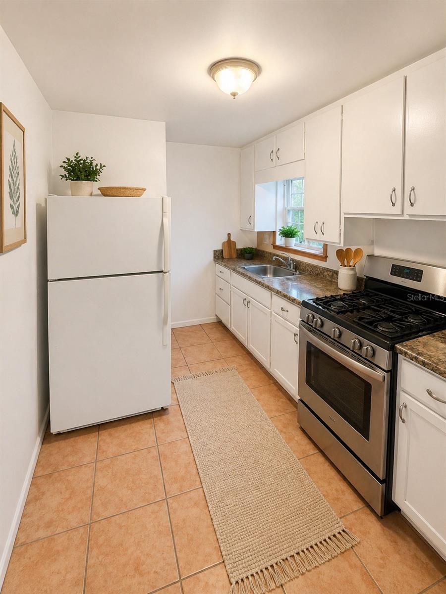 Image 2 of 4 For 935 17th Avenue S