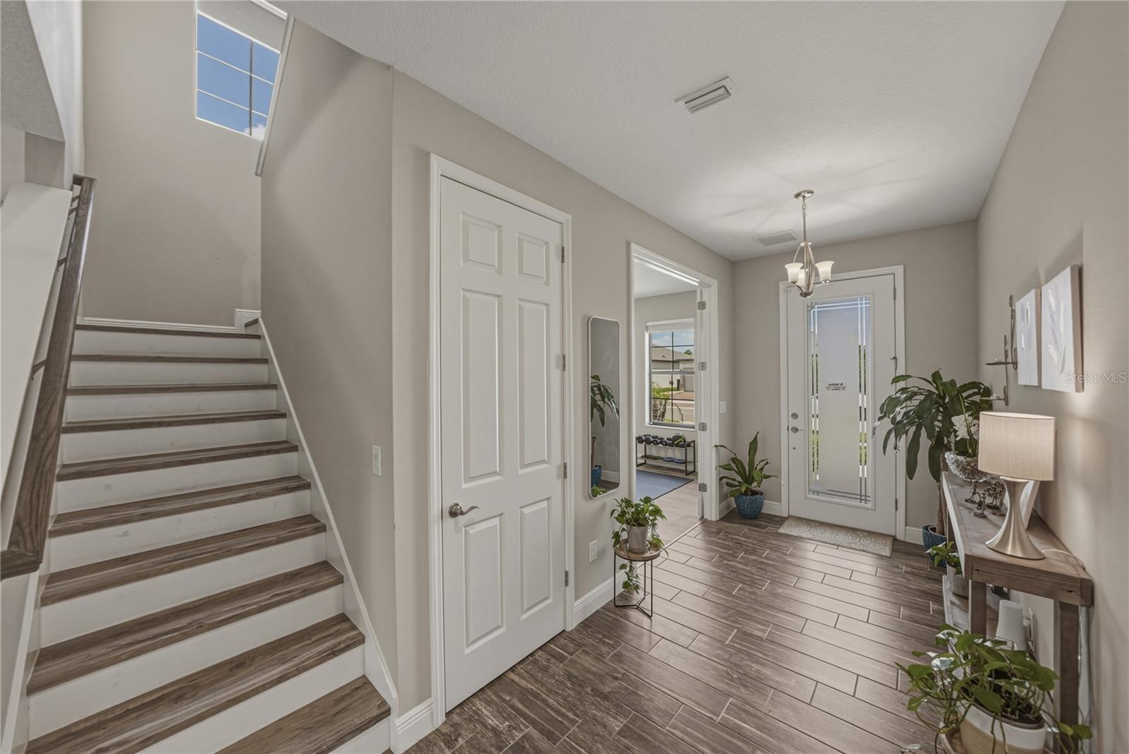 Image 14 of 94 For 14633 Red Castle Avenue