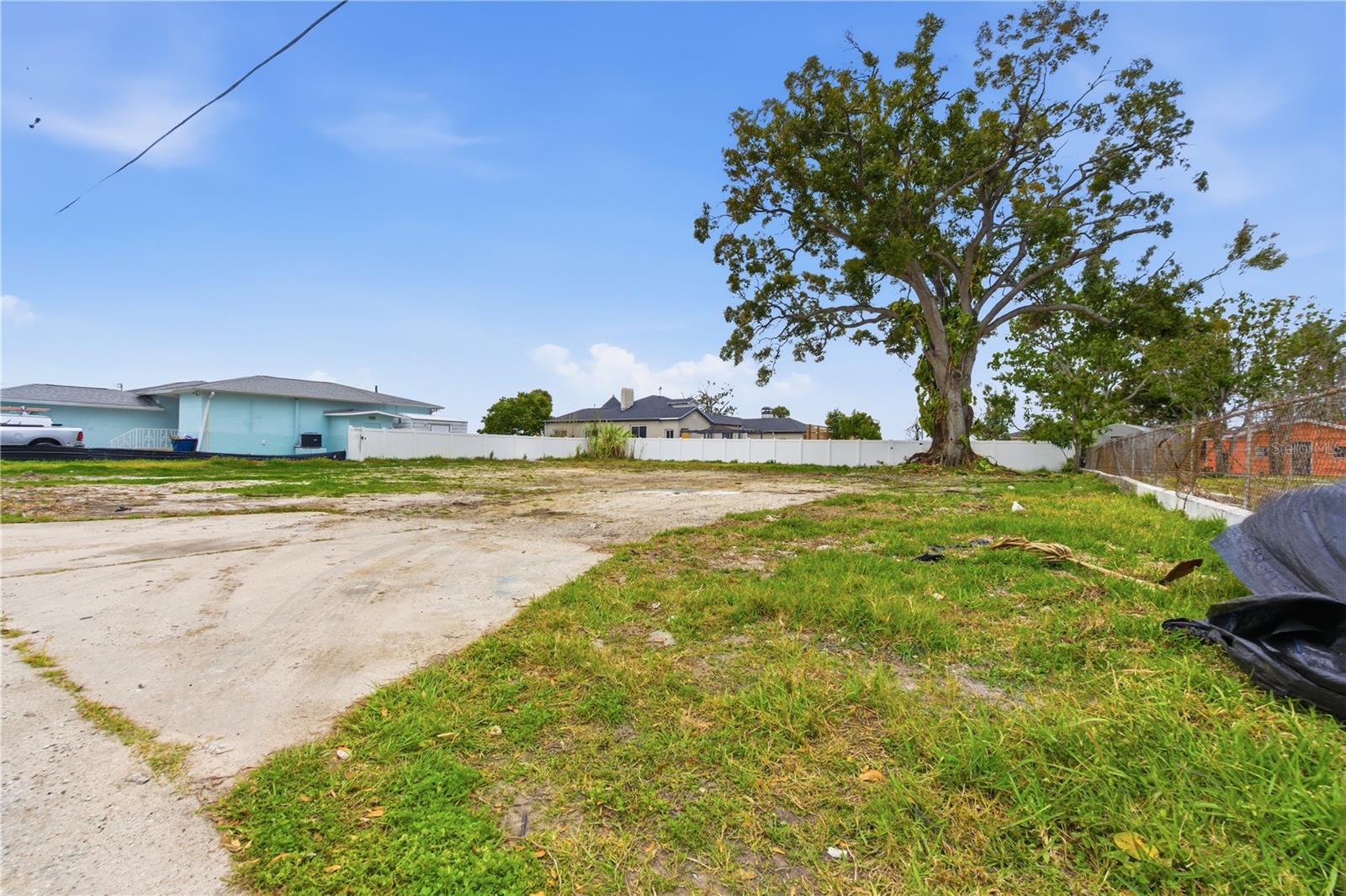 Image 9 of 12 For 2405 Davis Street Model #b