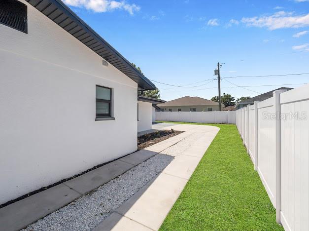 Listing photo id 2 for 6040 84th Avenue N