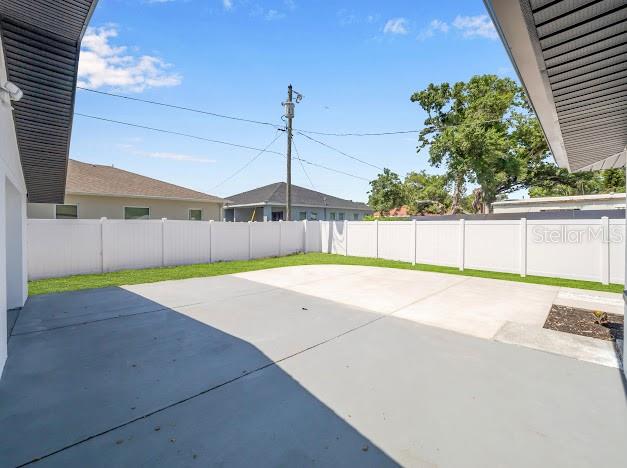 Listing photo id 41 for 6040 84th Avenue N