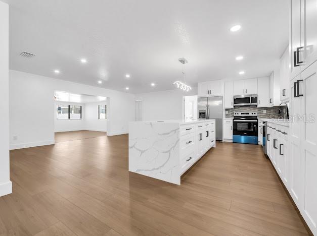 Listing photo id 4 for 6040 84th Avenue N