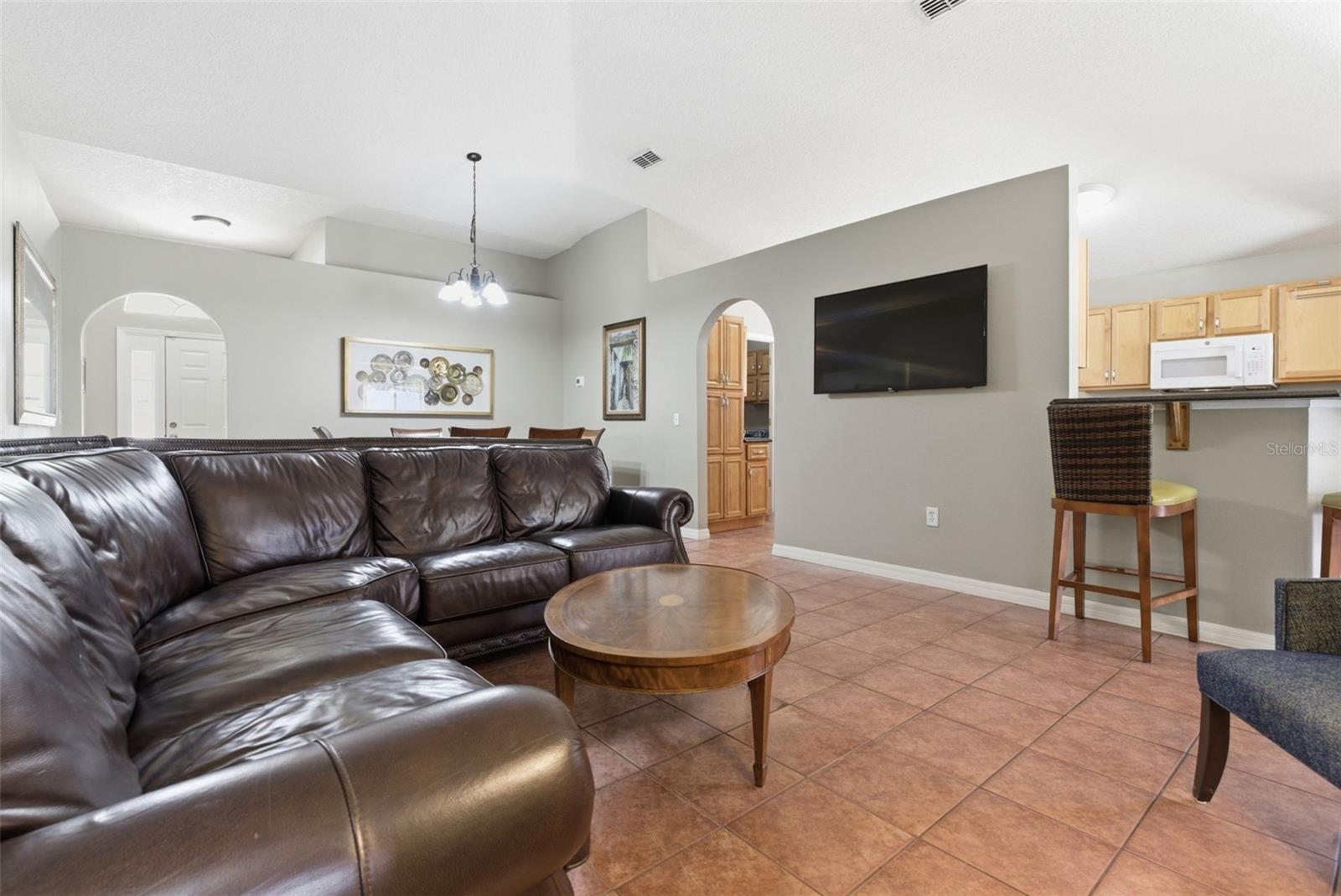 Image 12 of 35 For 183 Jocelyn Drive