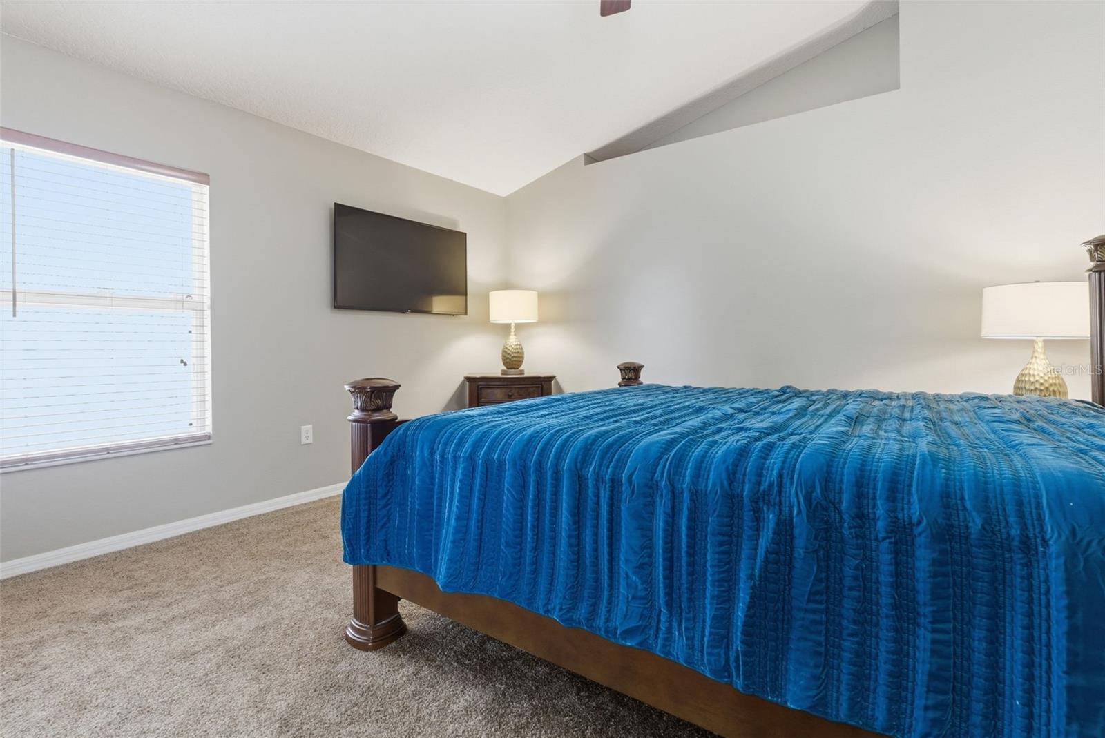 Image 17 of 35 For 183 Jocelyn Drive