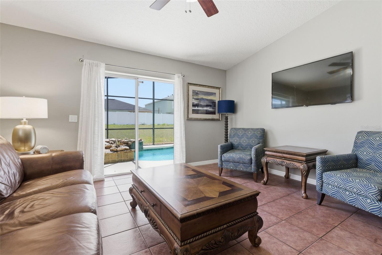 Image 22 of 35 For 183 Jocelyn Drive