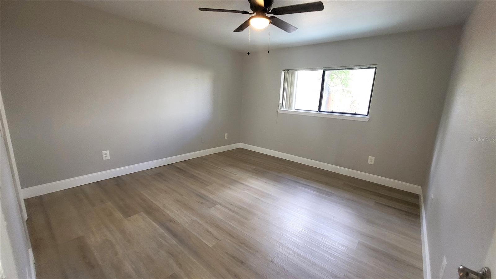 Image 17 of 40 For 6262 142nd Avenue N 905