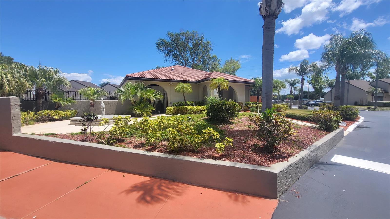 Image 31 of 40 For 6262 142nd Avenue N 905