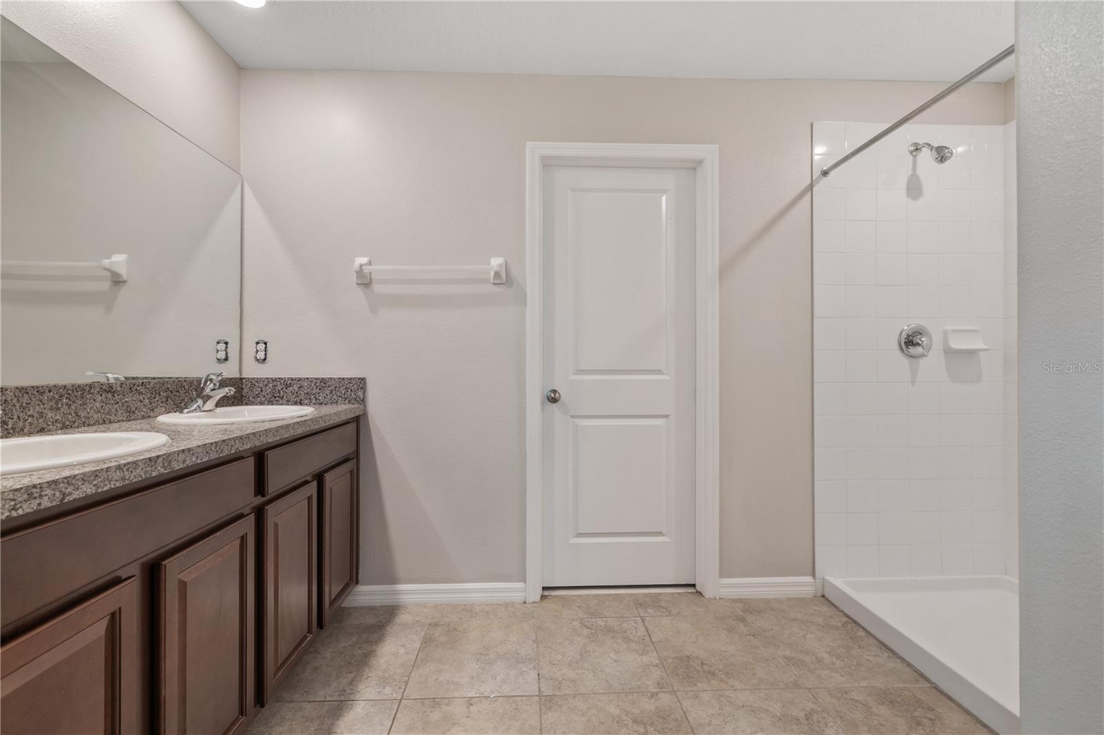 Listing photo id 9 for 7407 Rosy Periwinkle Court