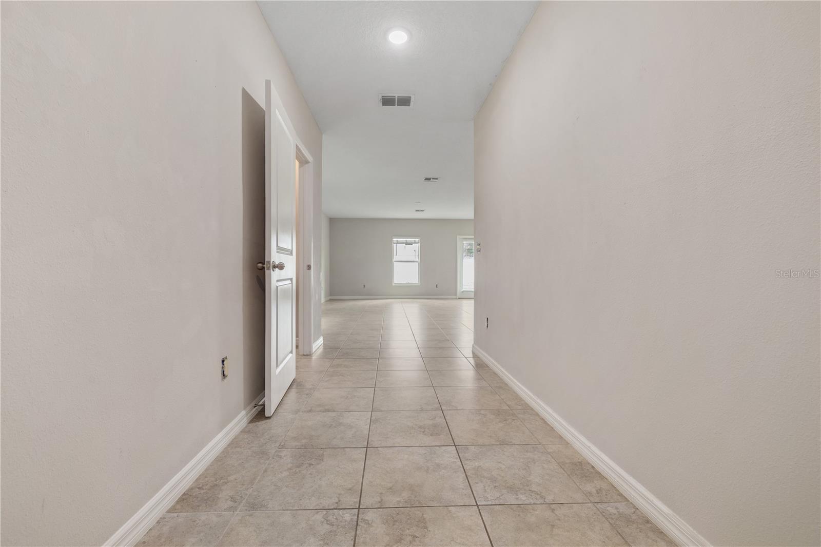 Listing photo id 16 for 7407 Rosy Periwinkle Court