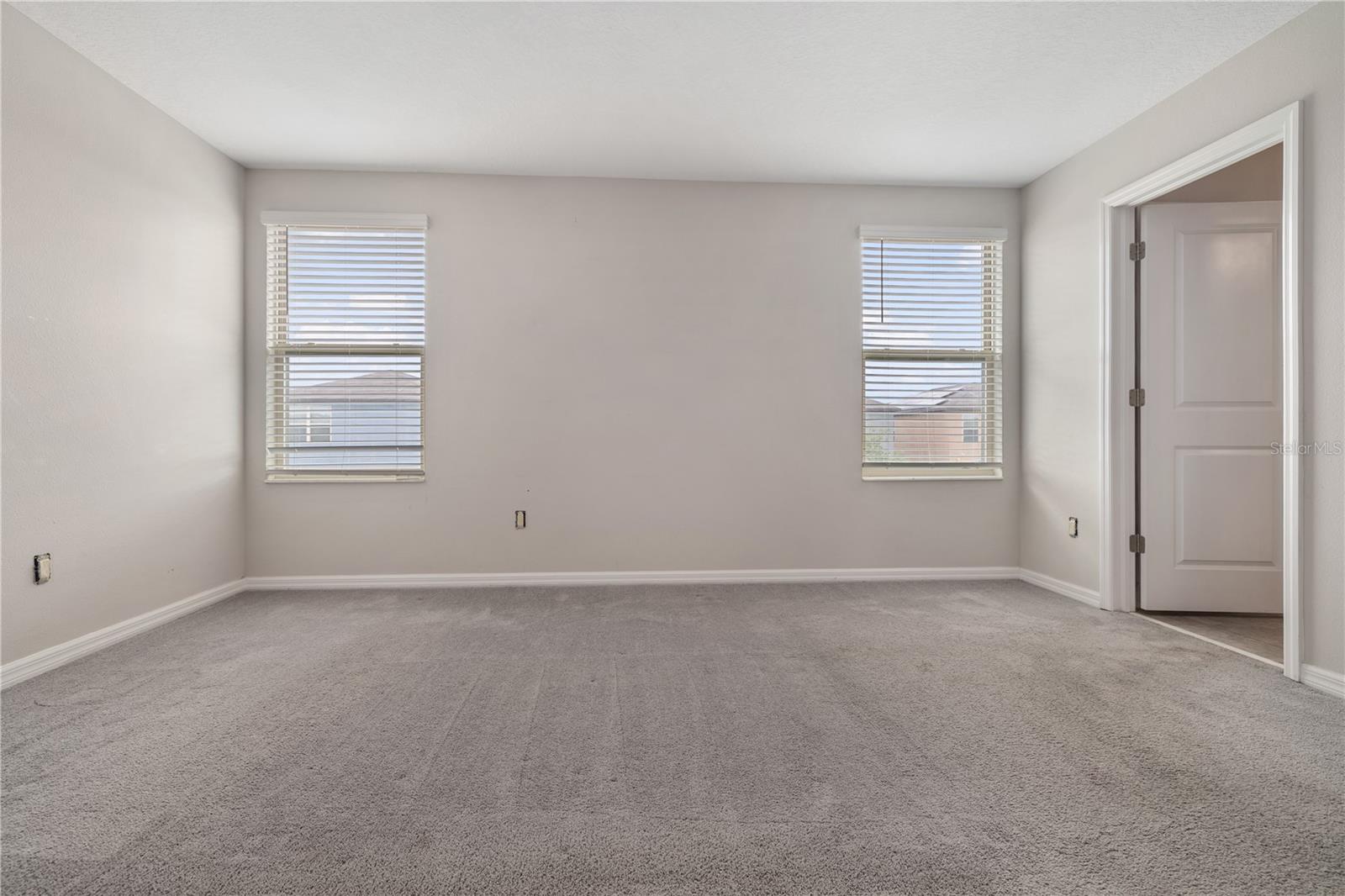 Listing photo id 17 for 7407 Rosy Periwinkle Court