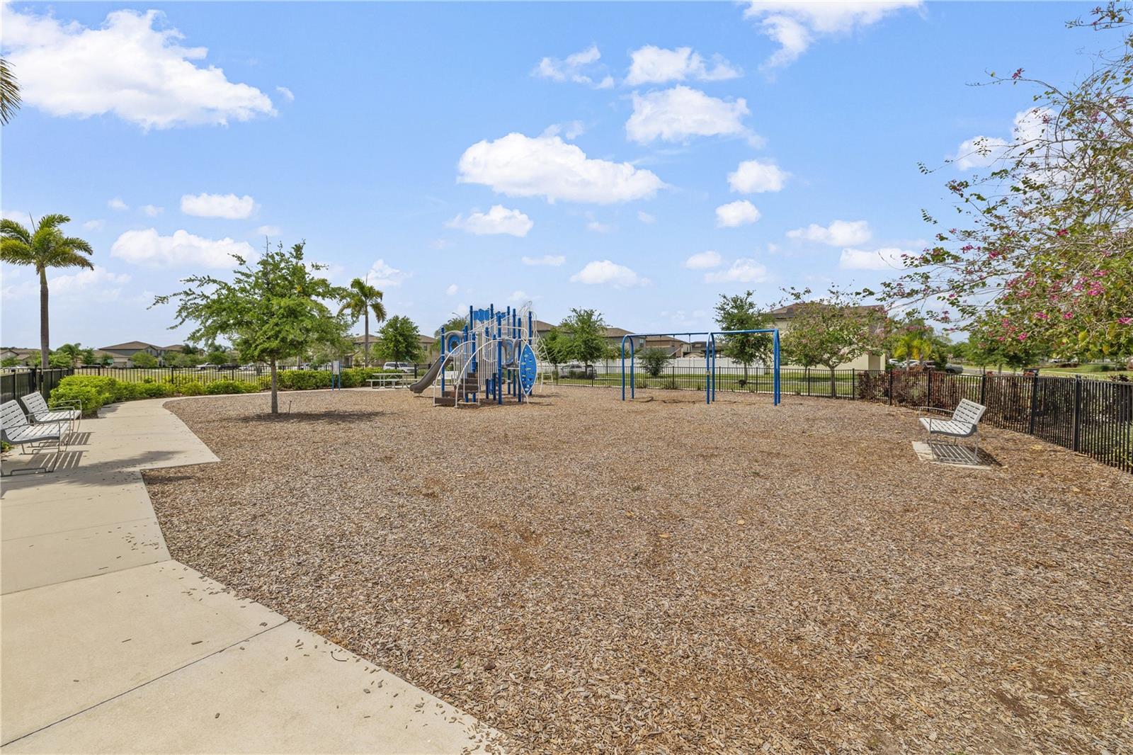 Listing photo id 26 for 7407 Rosy Periwinkle Court