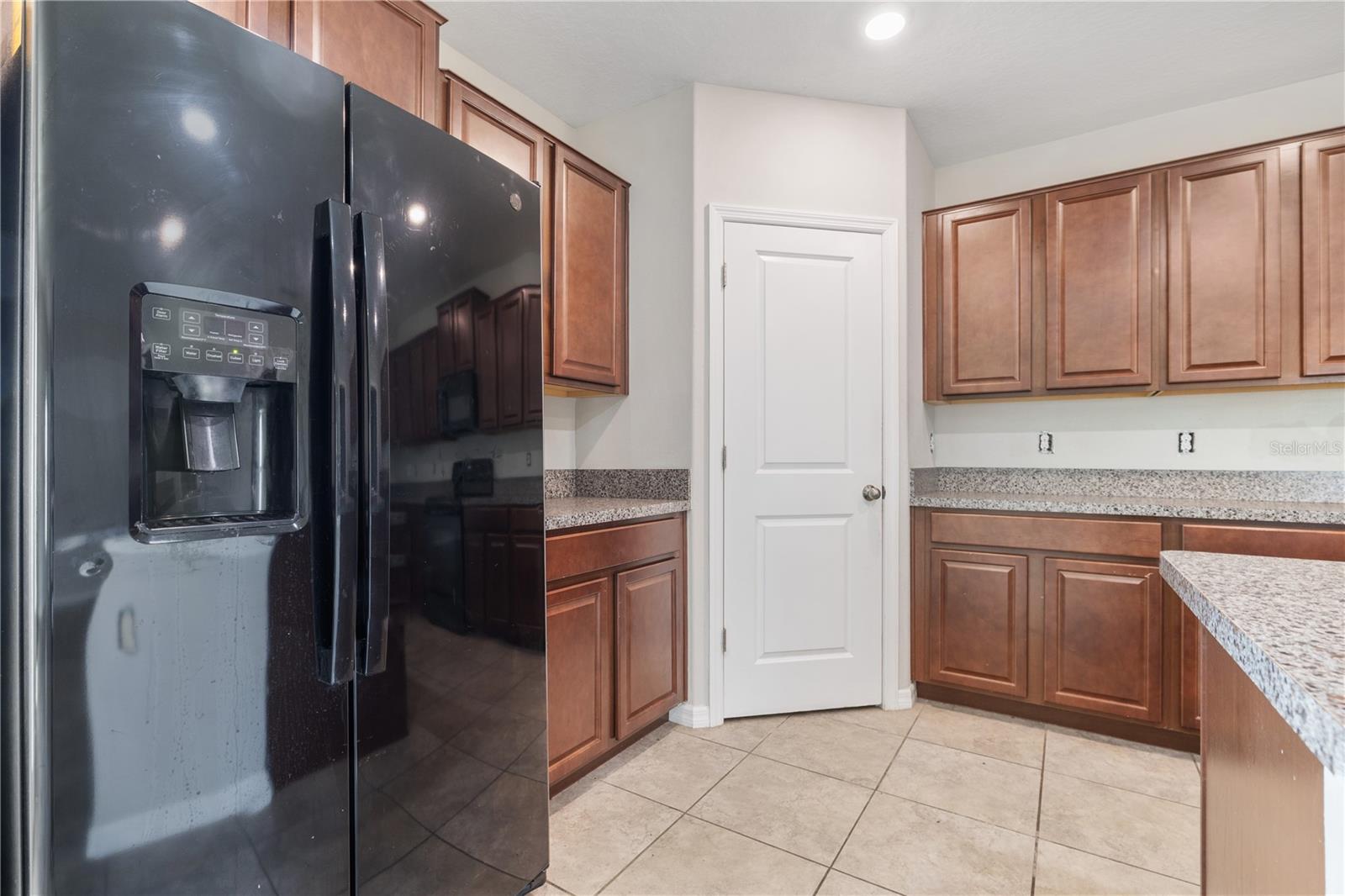 Listing photo id 6 for 7407 Rosy Periwinkle Court