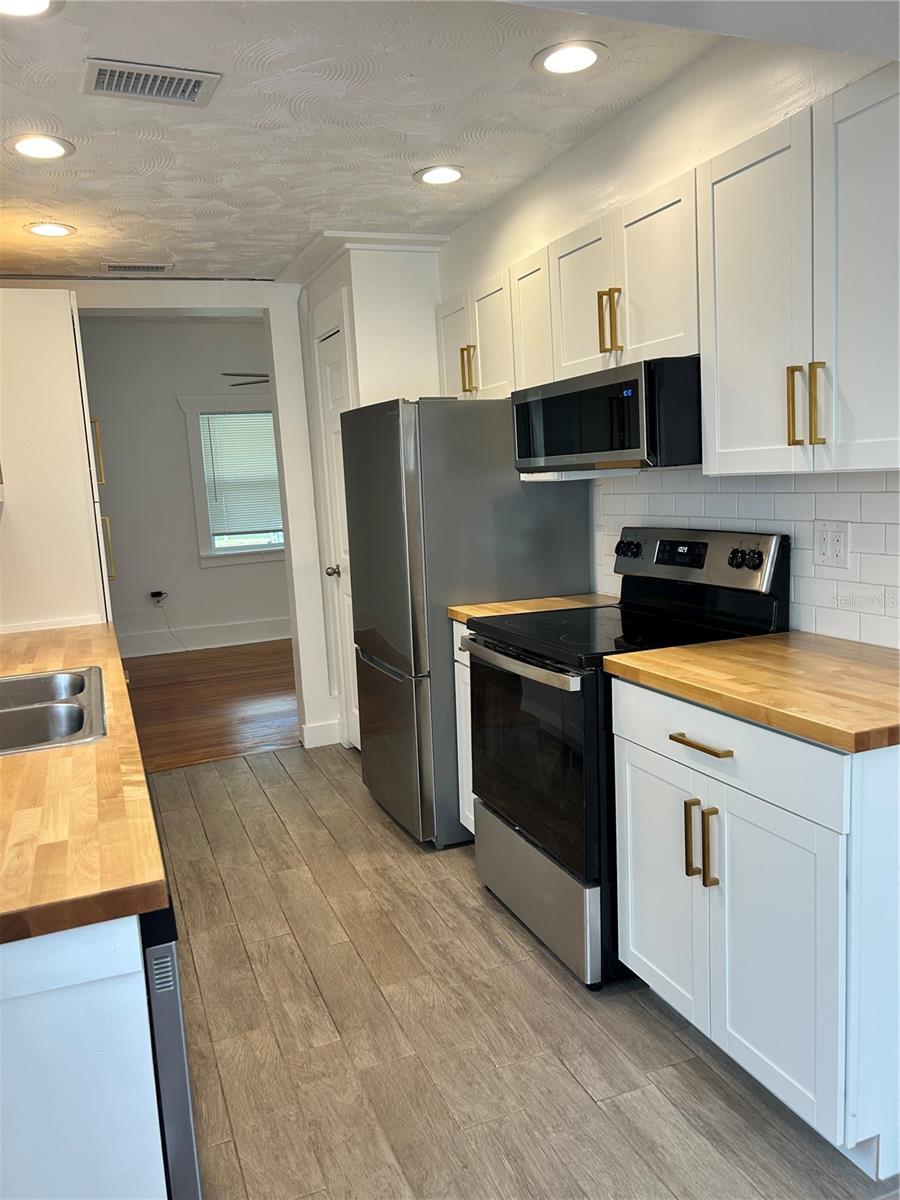 Image 9 of 25 For 2443 4th Avenue N