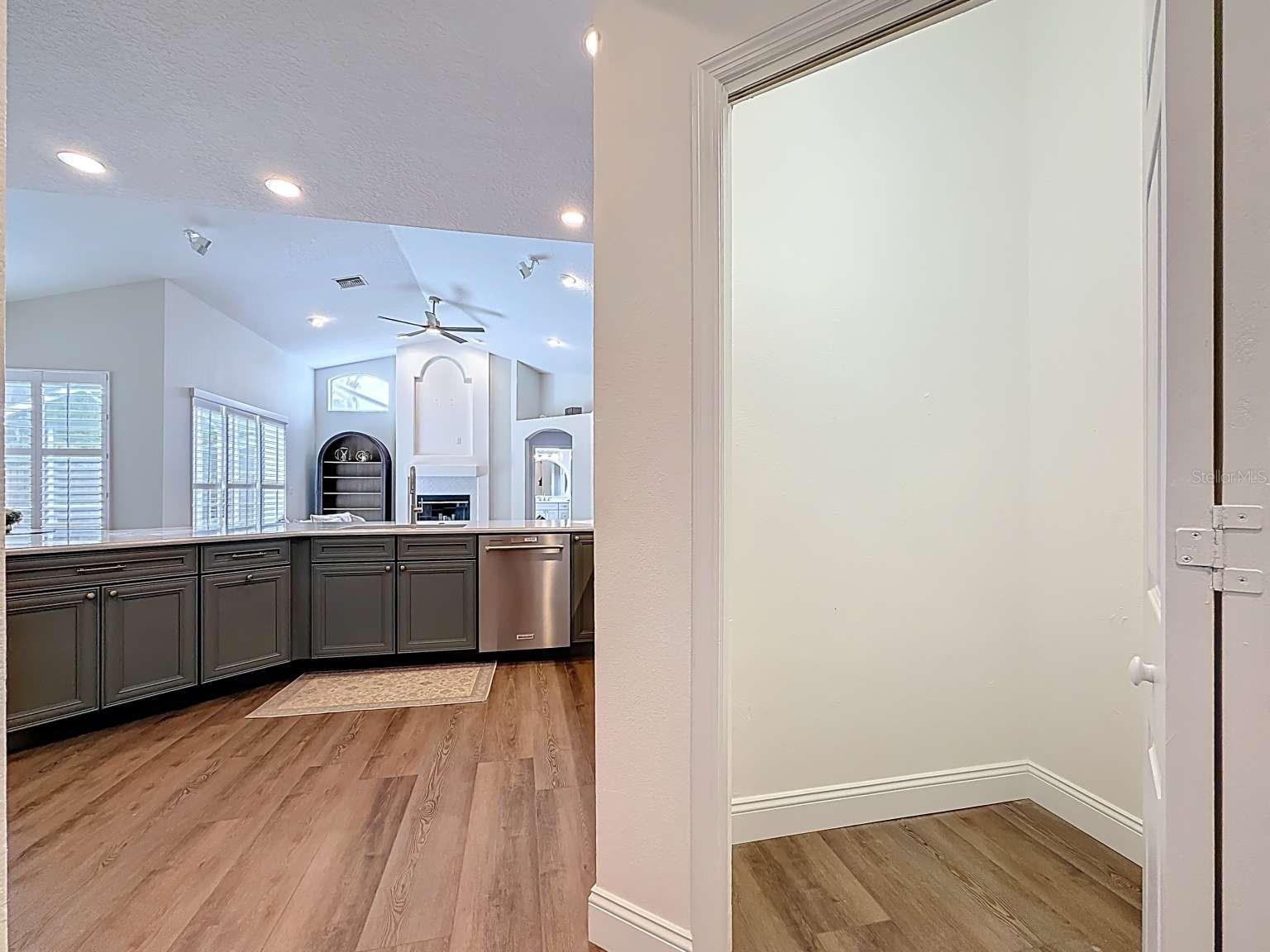 Image 18 of 53 For 4953 Pointe Circle