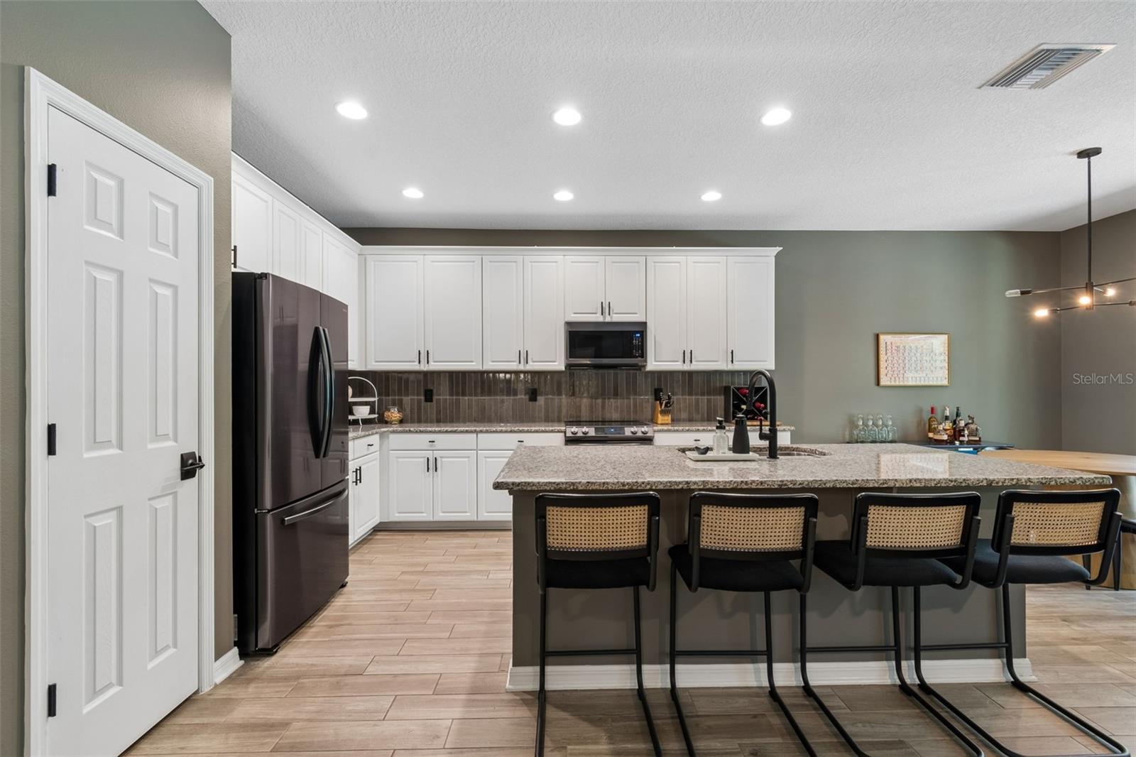 Listing photo id 15 for 18078 Romanesque Court