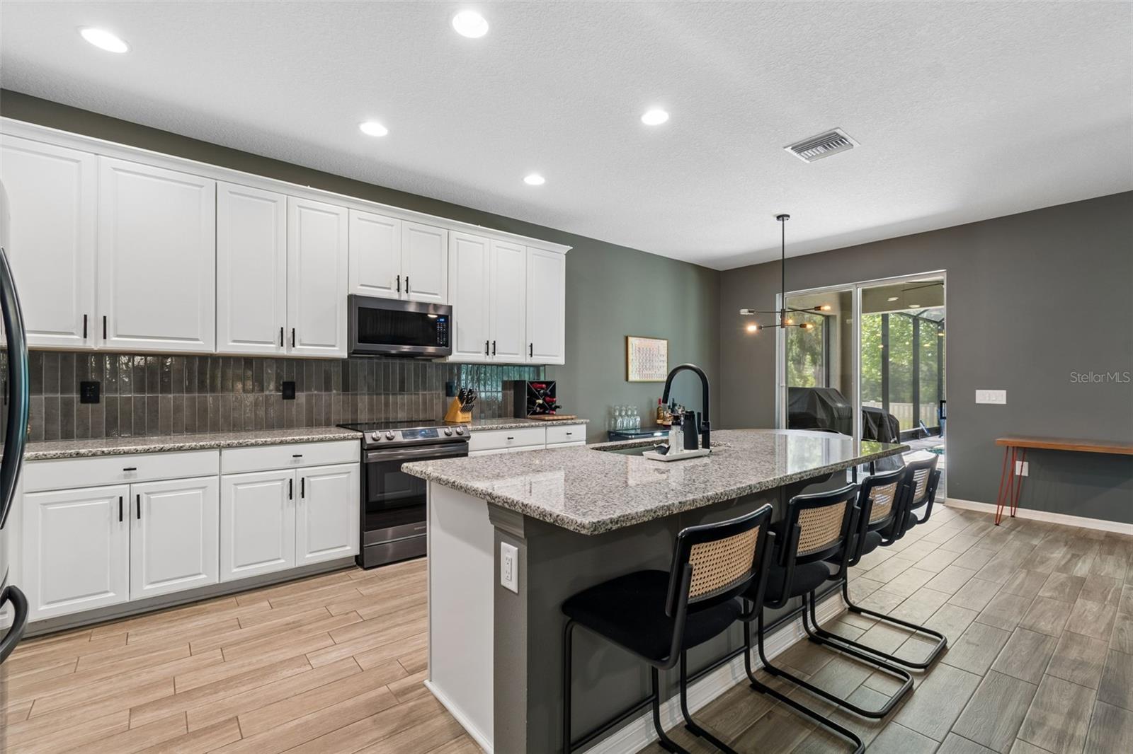 Listing photo id 17 for 18078 Romanesque Court