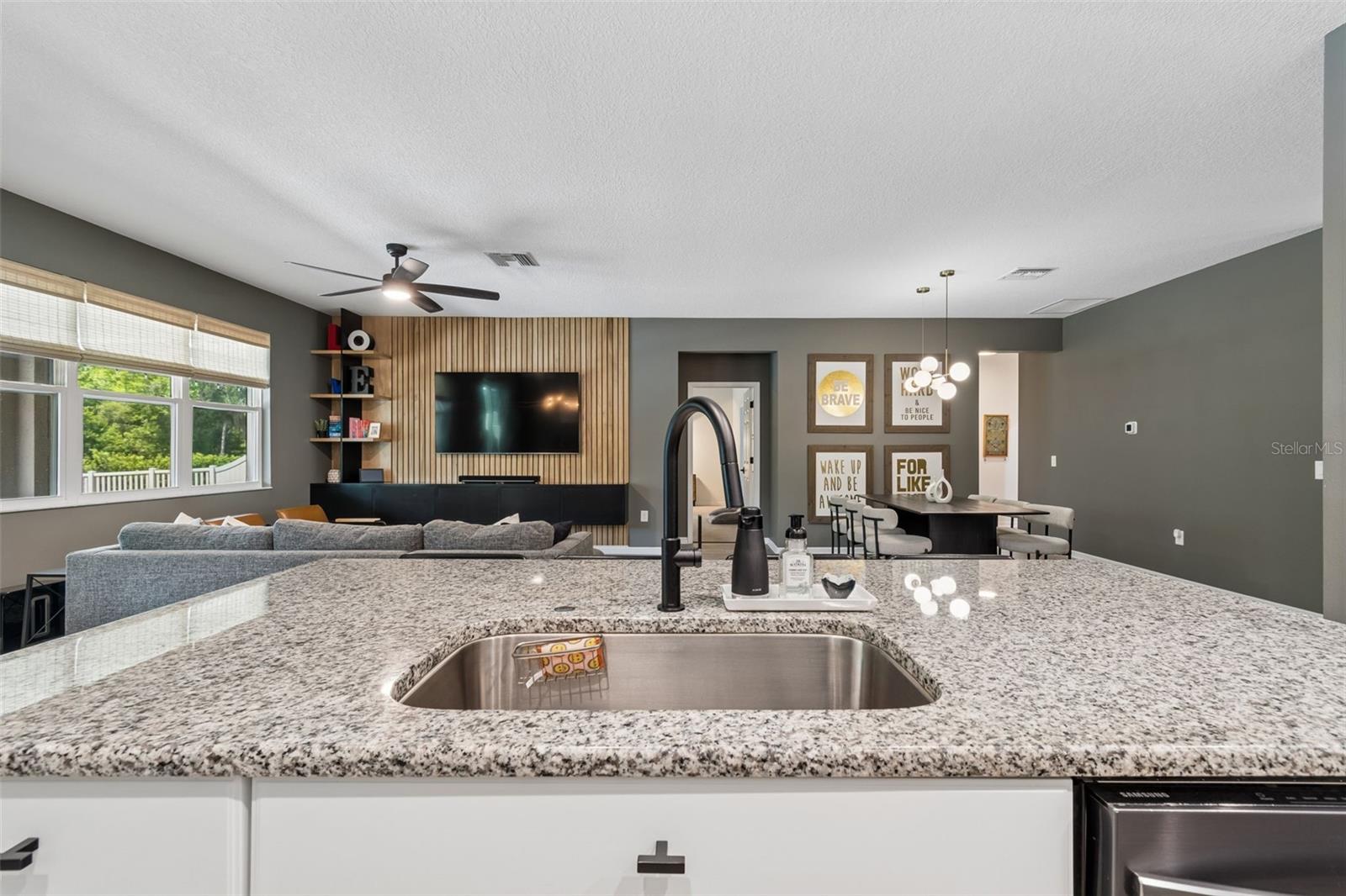 Listing photo id 19 for 18078 Romanesque Court