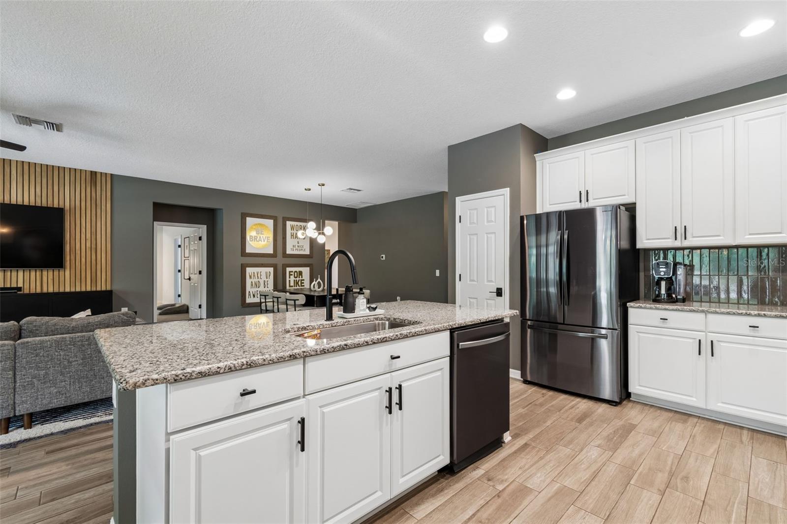 Listing photo id 22 for 18078 Romanesque Court