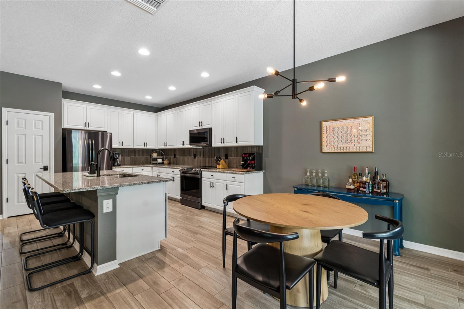 Listing photo id 24 for 18078 Romanesque Court